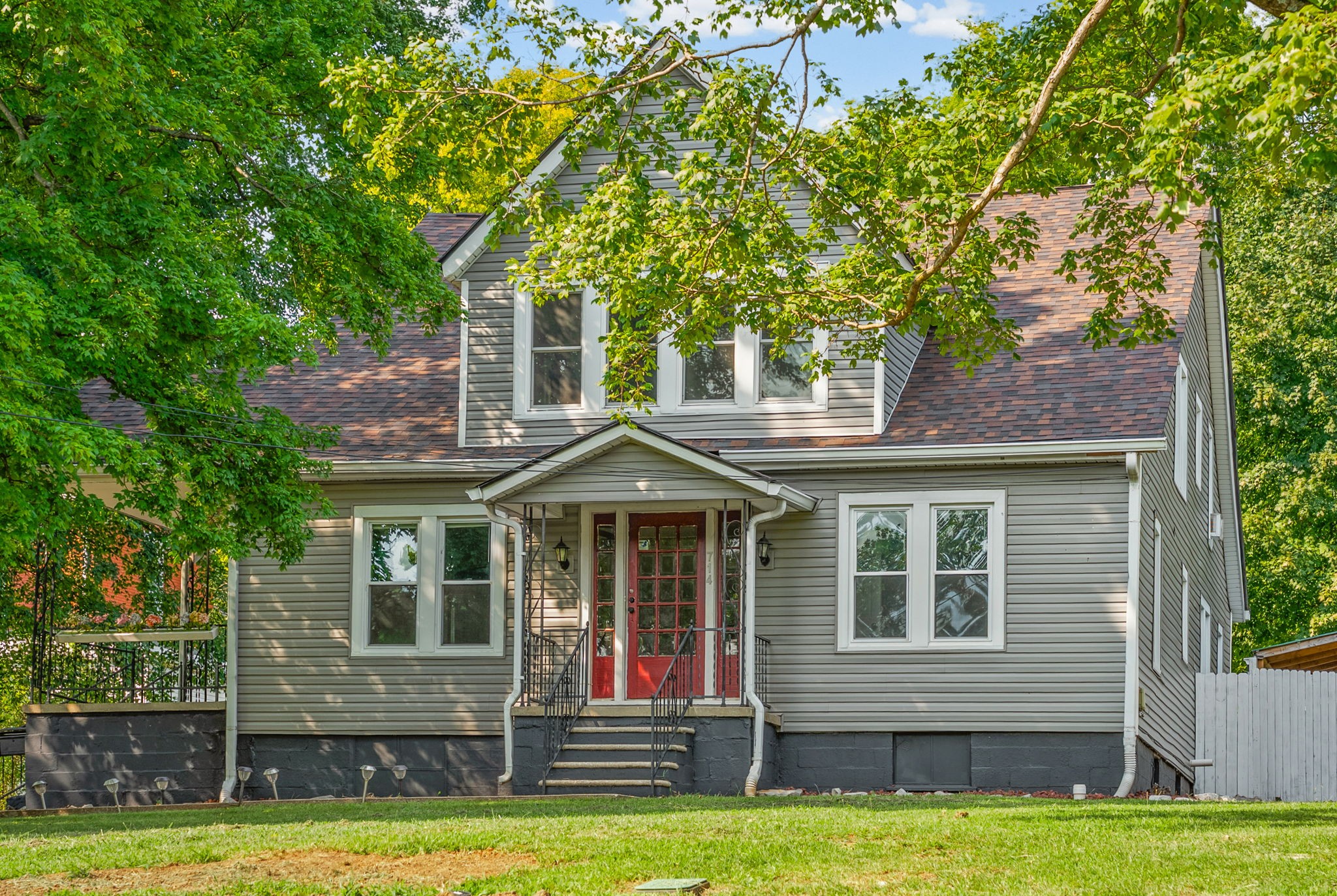 1st image of 714 E 7th St, Hopkinsville, KY 42240 | MLS# 3510777