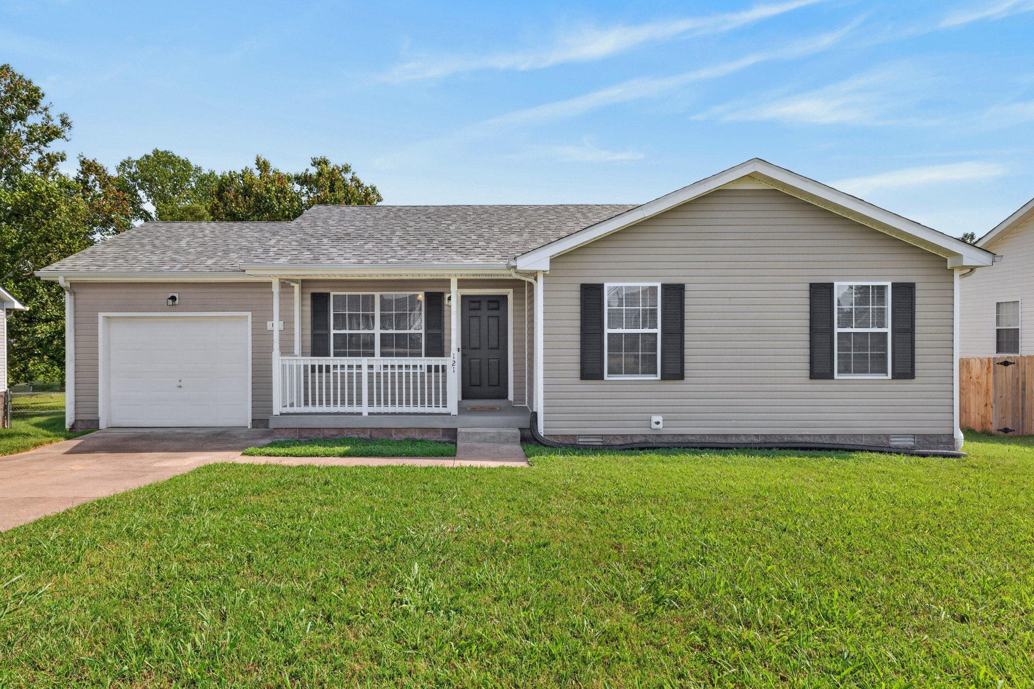 1st image of 121 Gleaves Ln, Oak Grove, KY 42262 | MLS# 3512904
