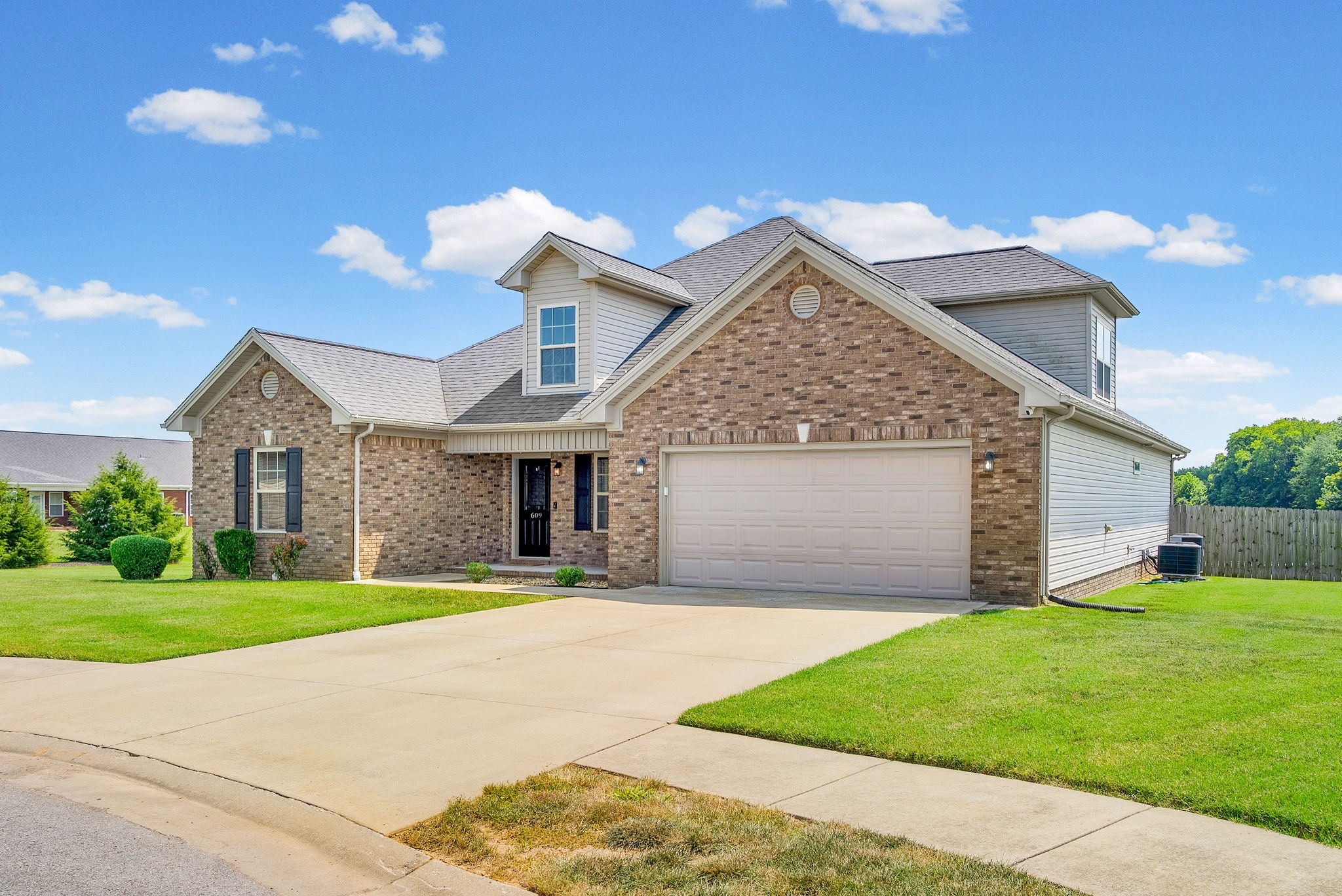 1st image of 609 Summerset Pl, Hopkinsville, KY 42240 | MLS# 3512408