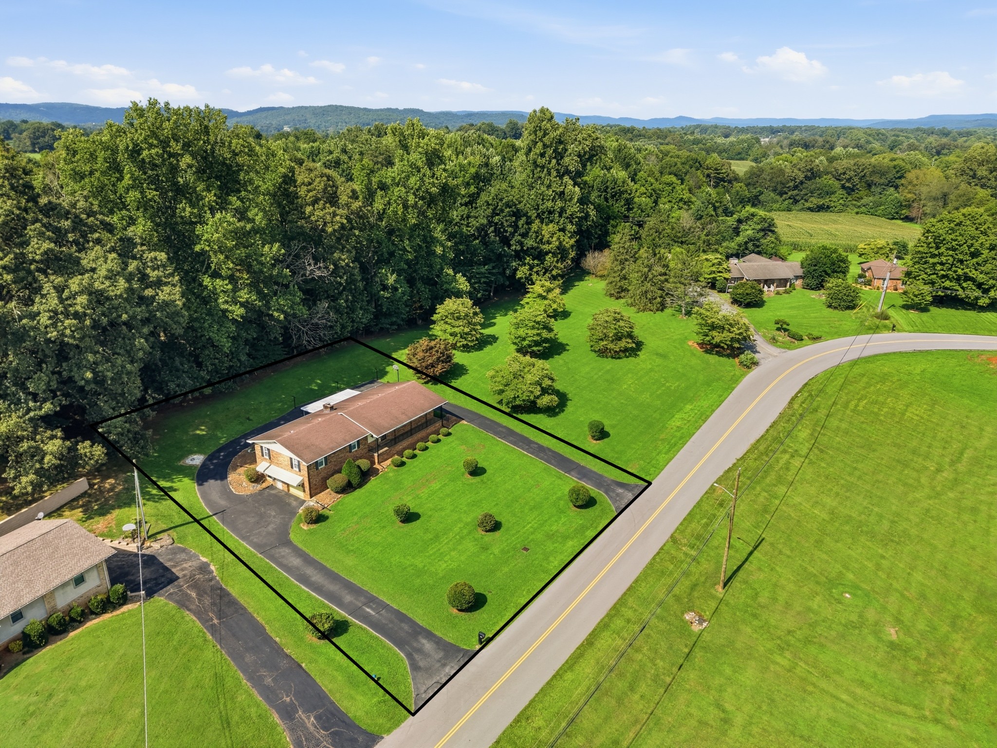 3rd image of 412 Freedom Trl, Sparta, TN 38583 | MLS# 3527097