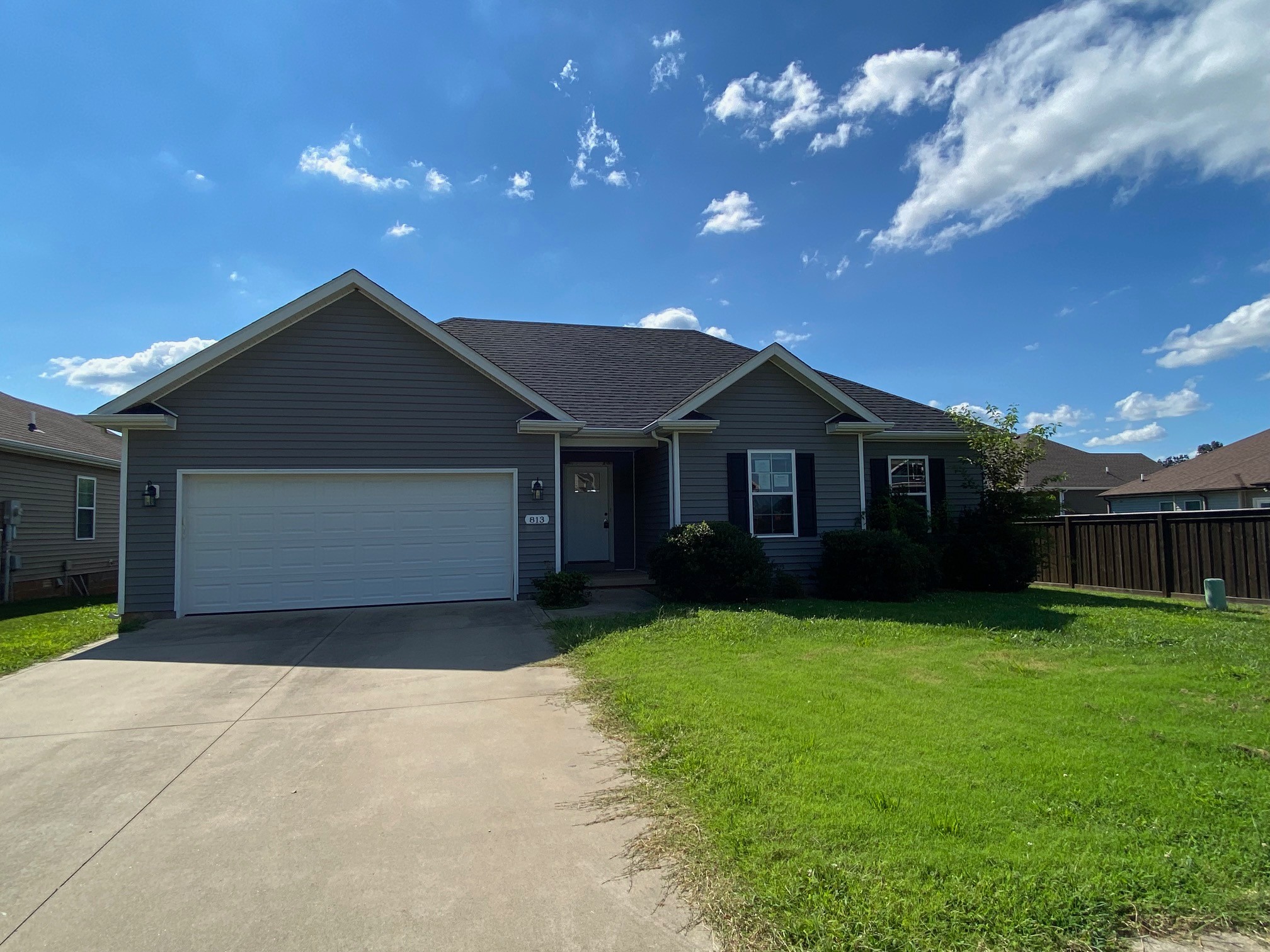 2nd image of 813 Pleasant Meadow Ln, Bowling Green, KY 42101 | MLS# 3519098