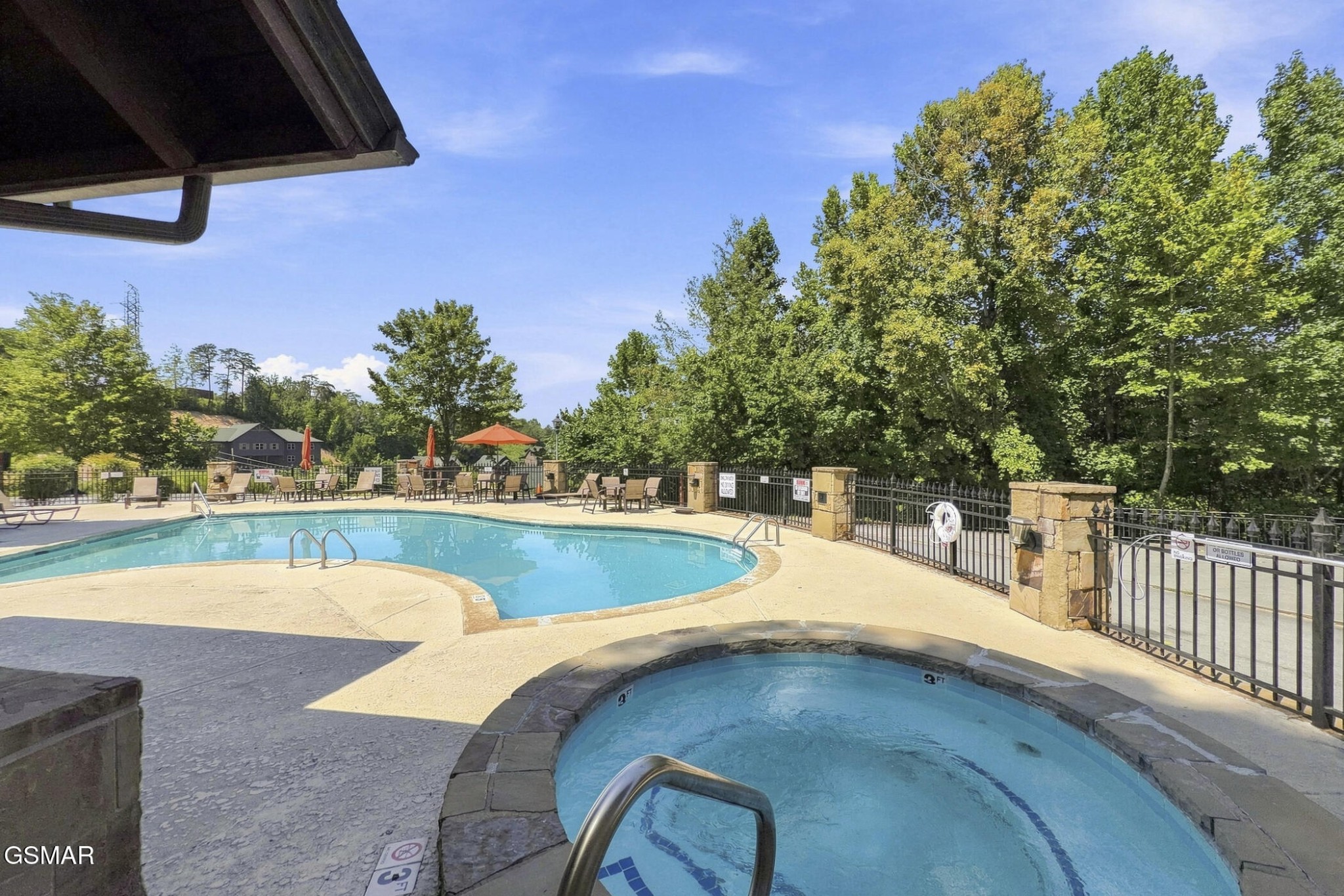 2nd image of 818 Golf Vw Blvd, Pigeon Forge, TN 37863