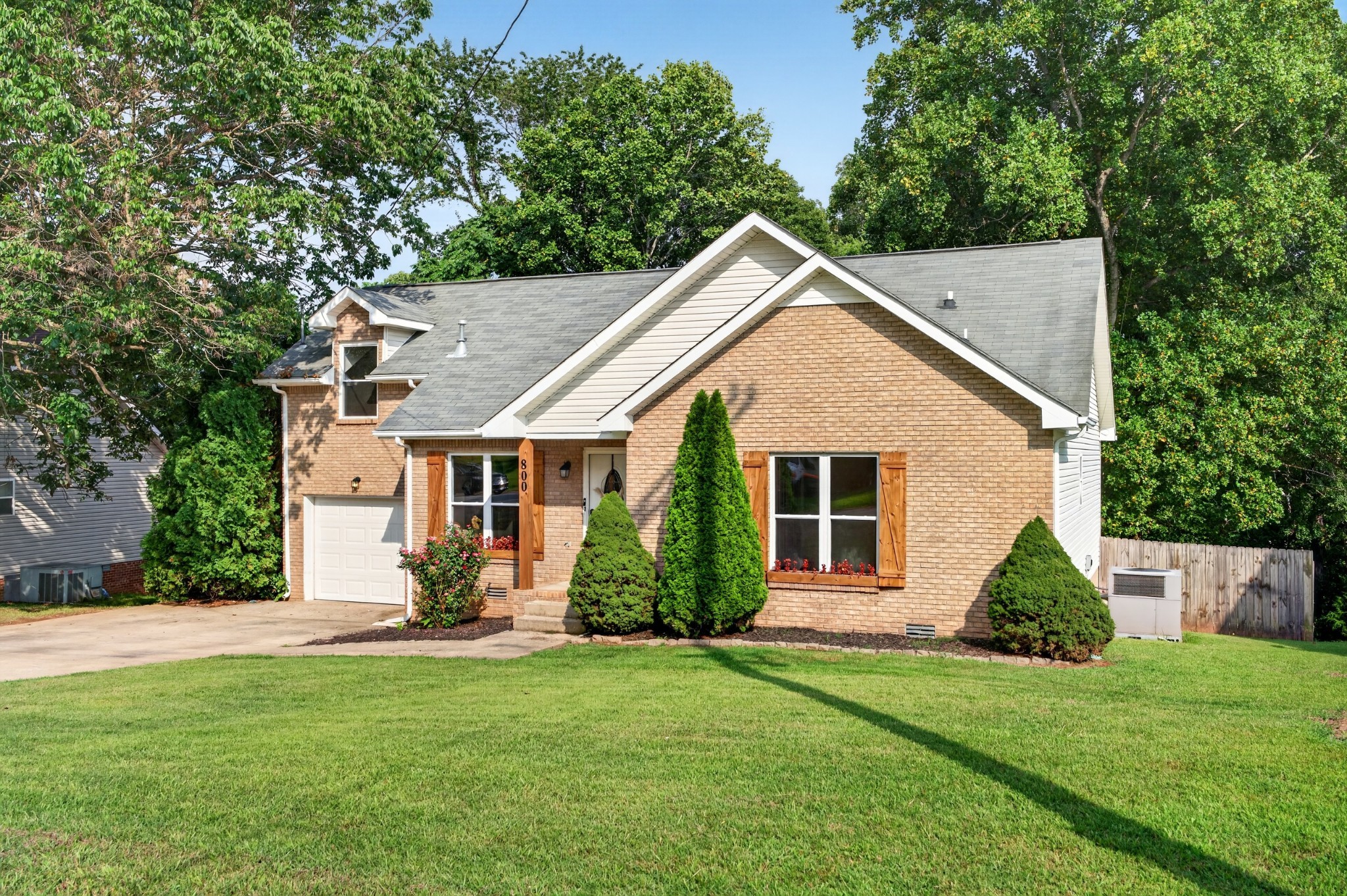 3rd image of 800 Leigh Ann Dr, Clarksville, TN 37042 | MLS# 3526052