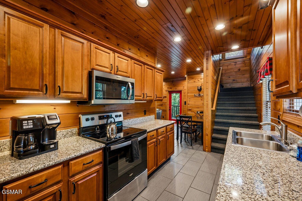 3rd image of 807 Great Smoky Way, Gatlinburg, TN 37738 | MLS# 3525964