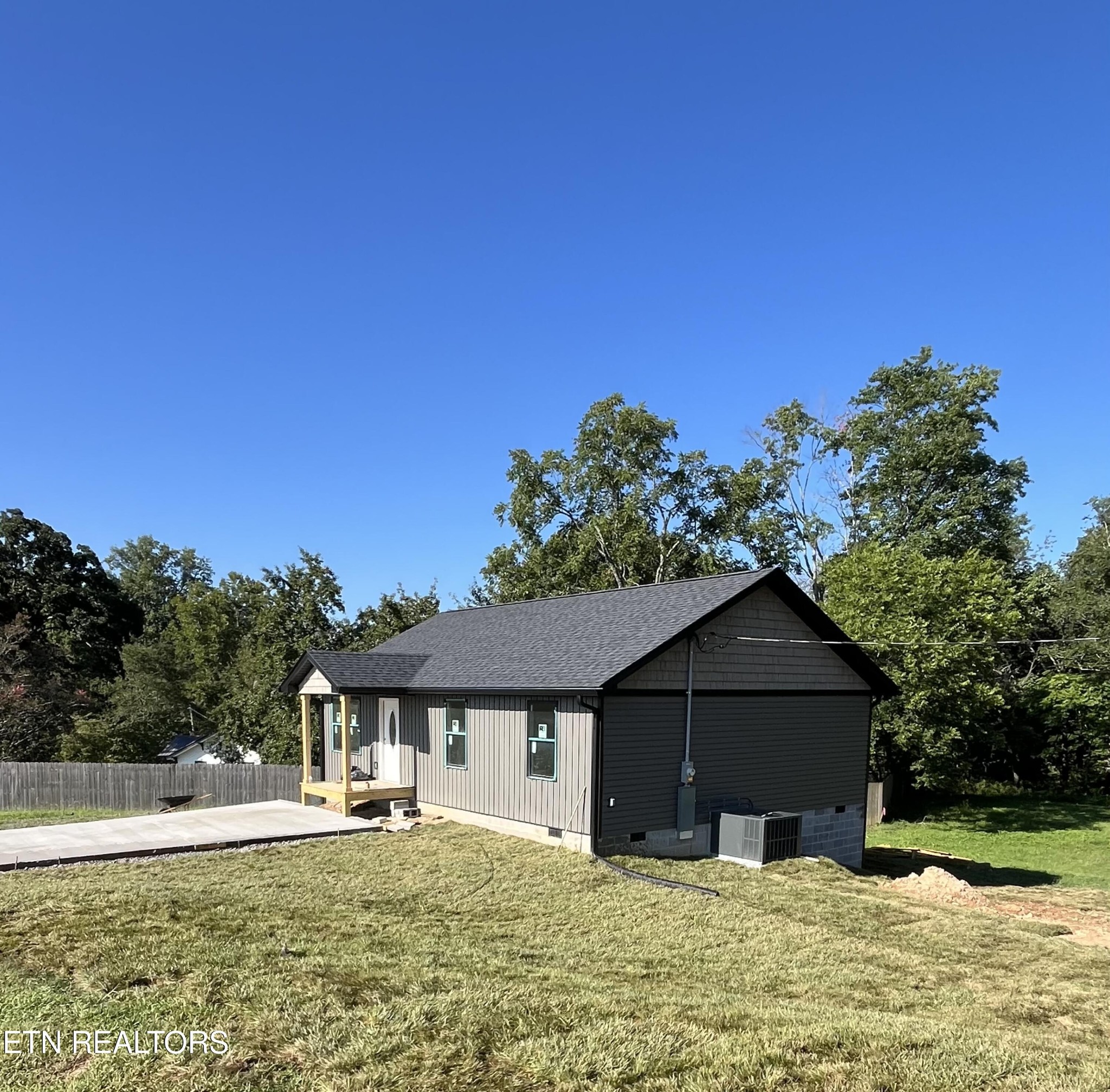 2nd image of 207 Long Hollow Rd, Clinton, TN 37716 | MLS# 3526382