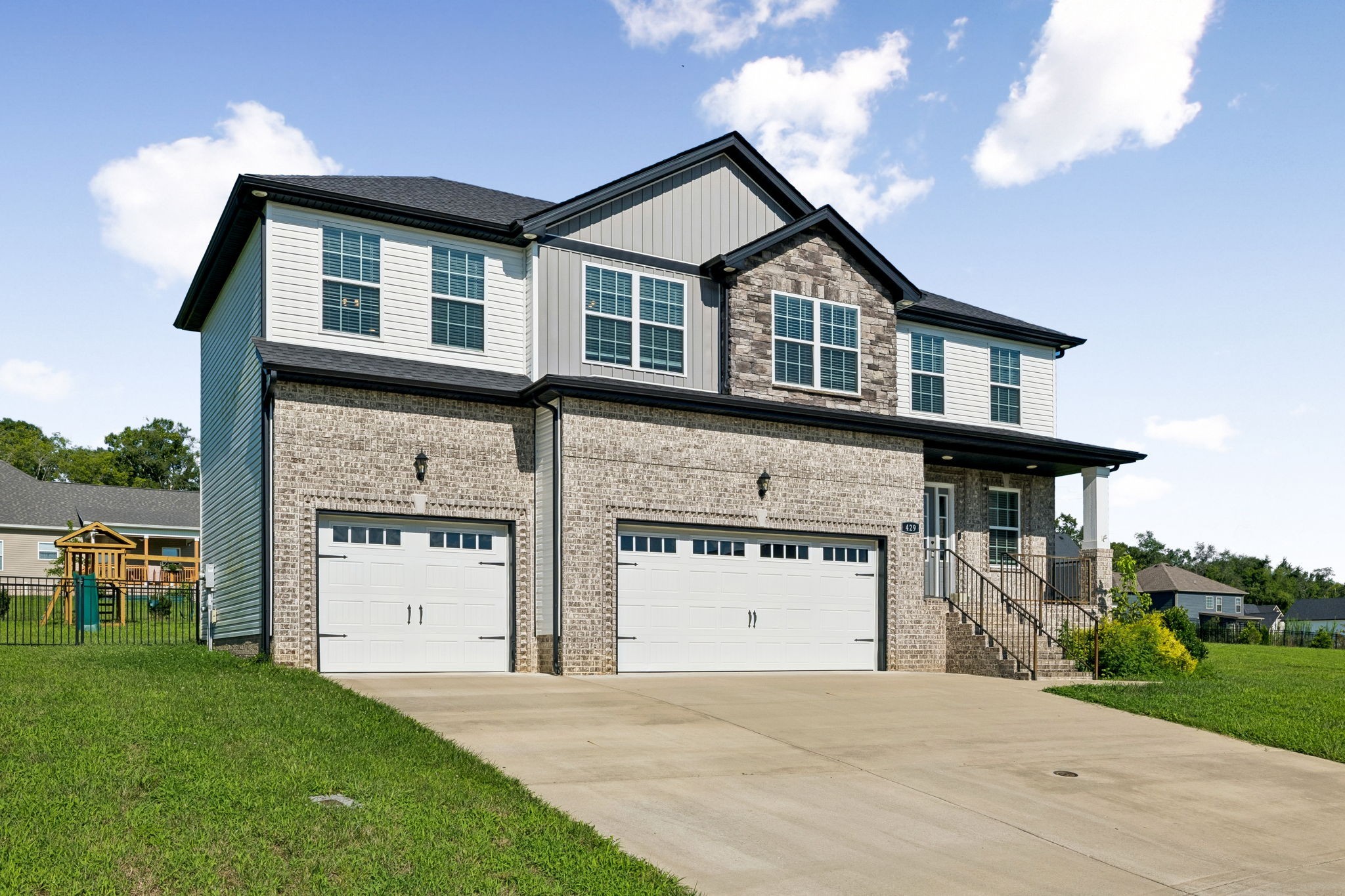 1st image of 429 Crestwicke Ct, Clarksville, TN 37043 | MLS# 3526562