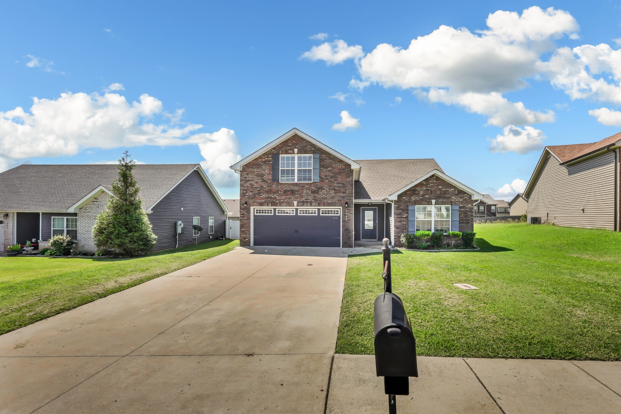 2nd image of 1044 Charles Thomas Dr, Clarksville, TN 37042 | MLS# 3526911