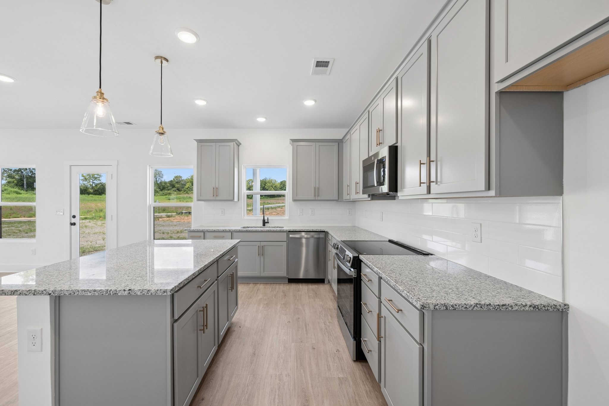 2nd image of 3201 Gravity Dr, Columbia, TN 38401 | MLS# 3526963