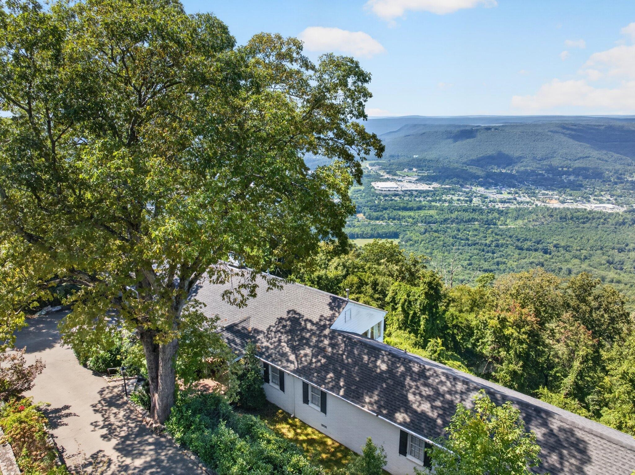 5th image of 424 W Brow Road, Lookout Mountain, TN 37350 | MLS# 3527357