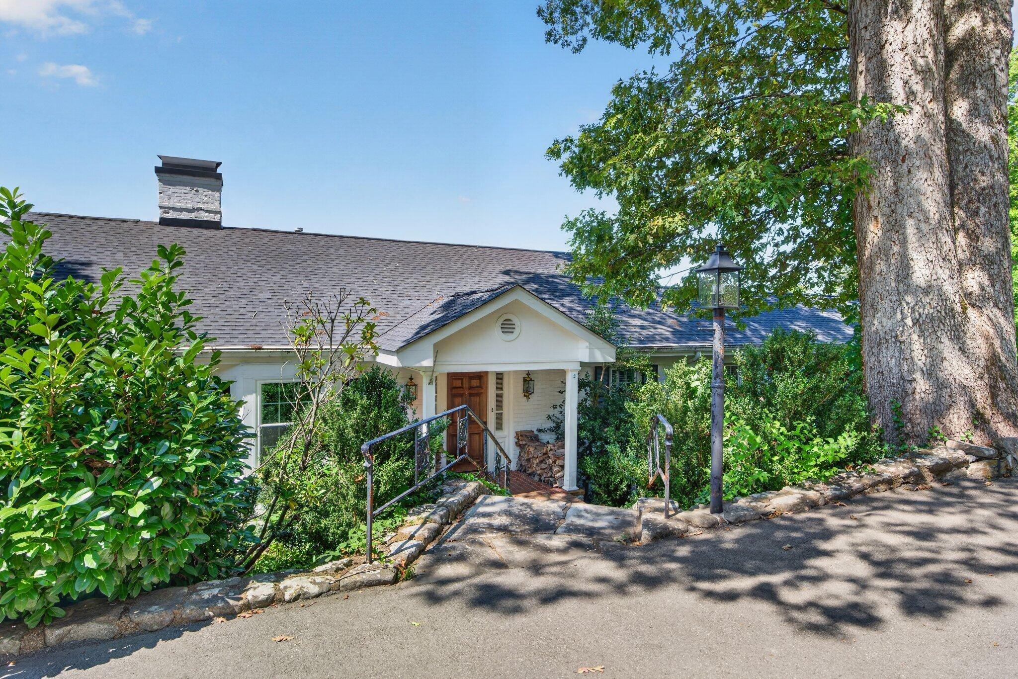 2nd image of 424 W Brow Road, Lookout Mountain, TN 37350 | MLS# 3527357