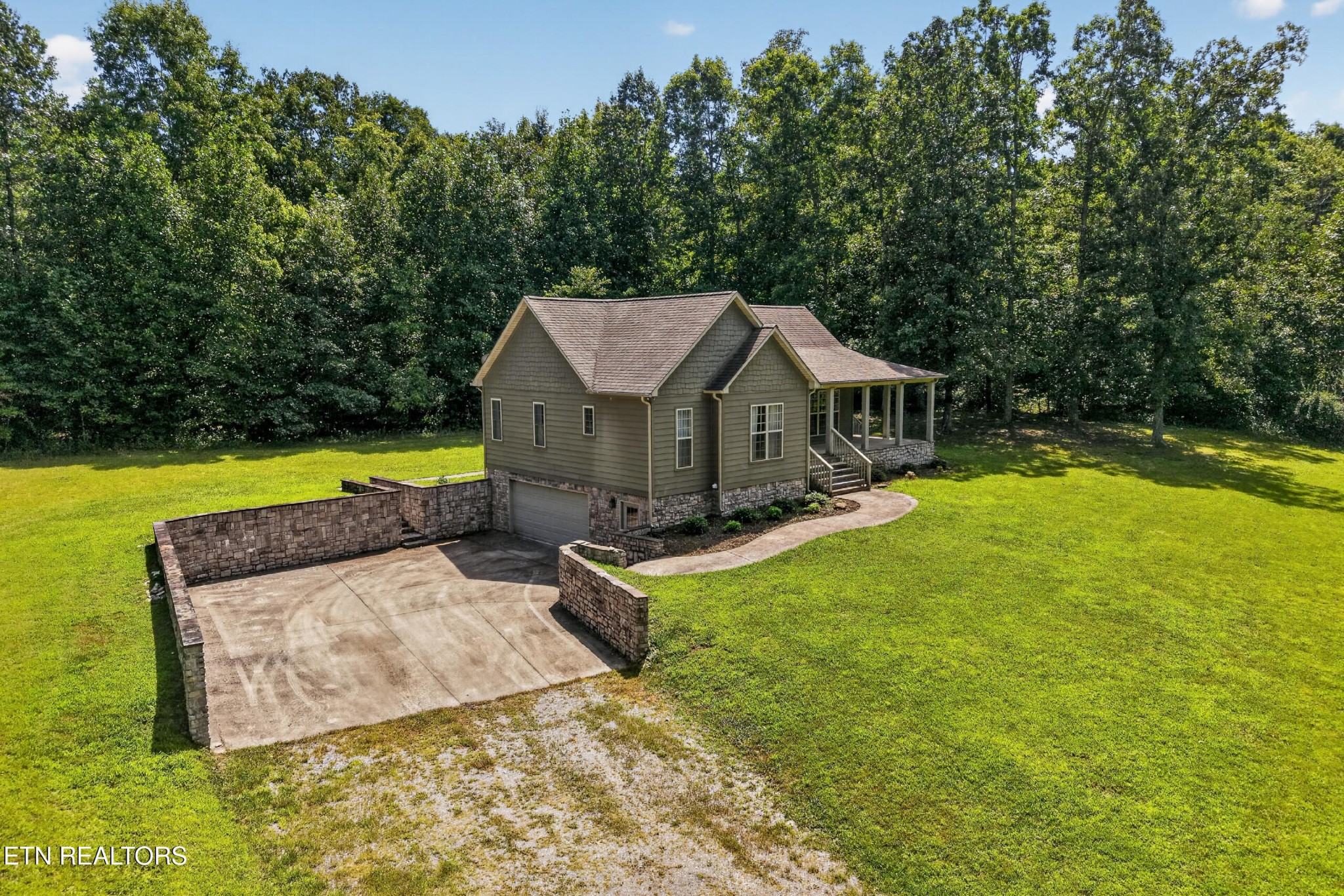 2nd image of 813 Mayland Rd, Crossville, TN 38571 | MLS# 3527773