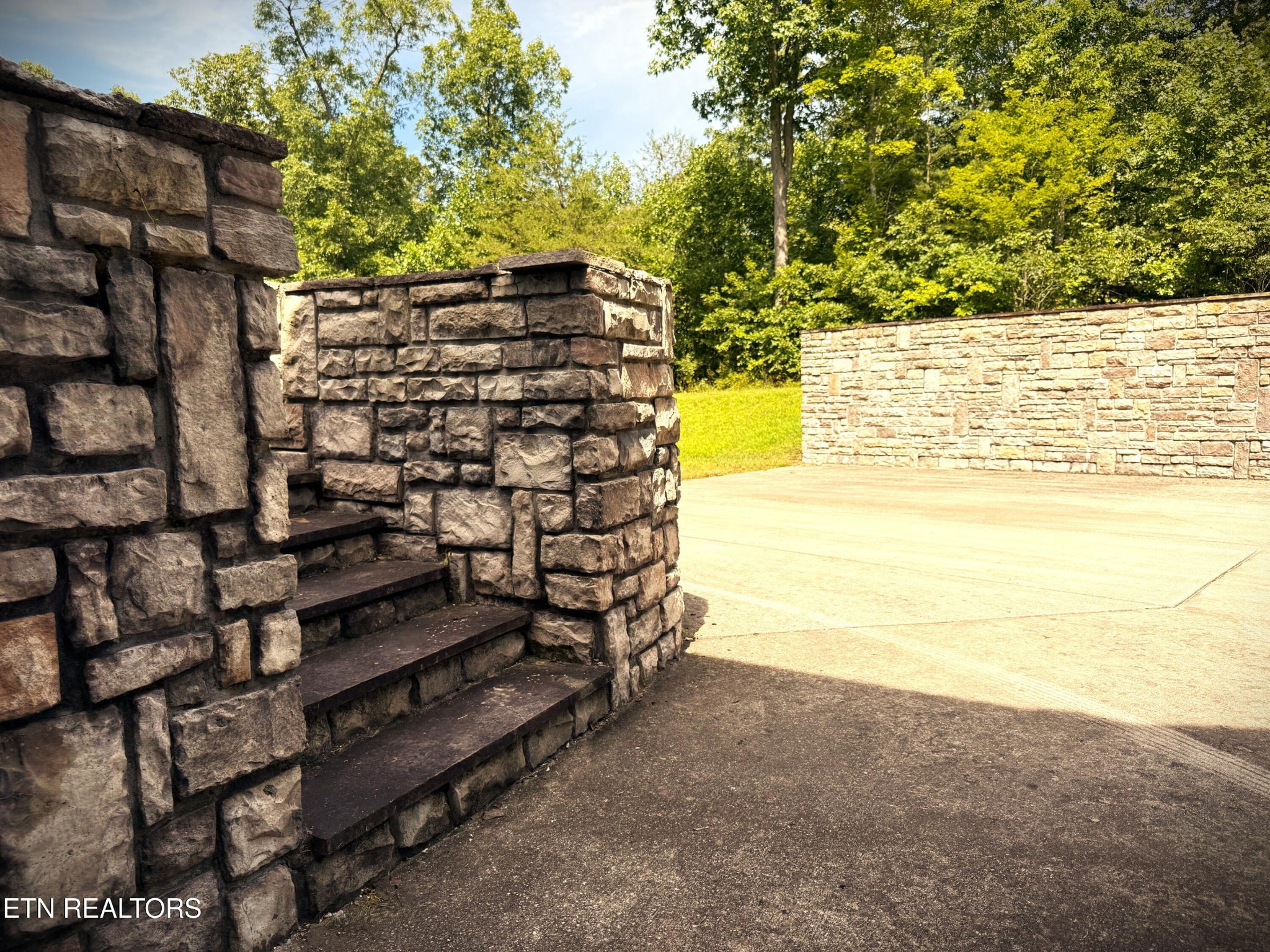 3rd image of 813 Mayland Rd, Crossville, TN 38571 | MLS# 3527773