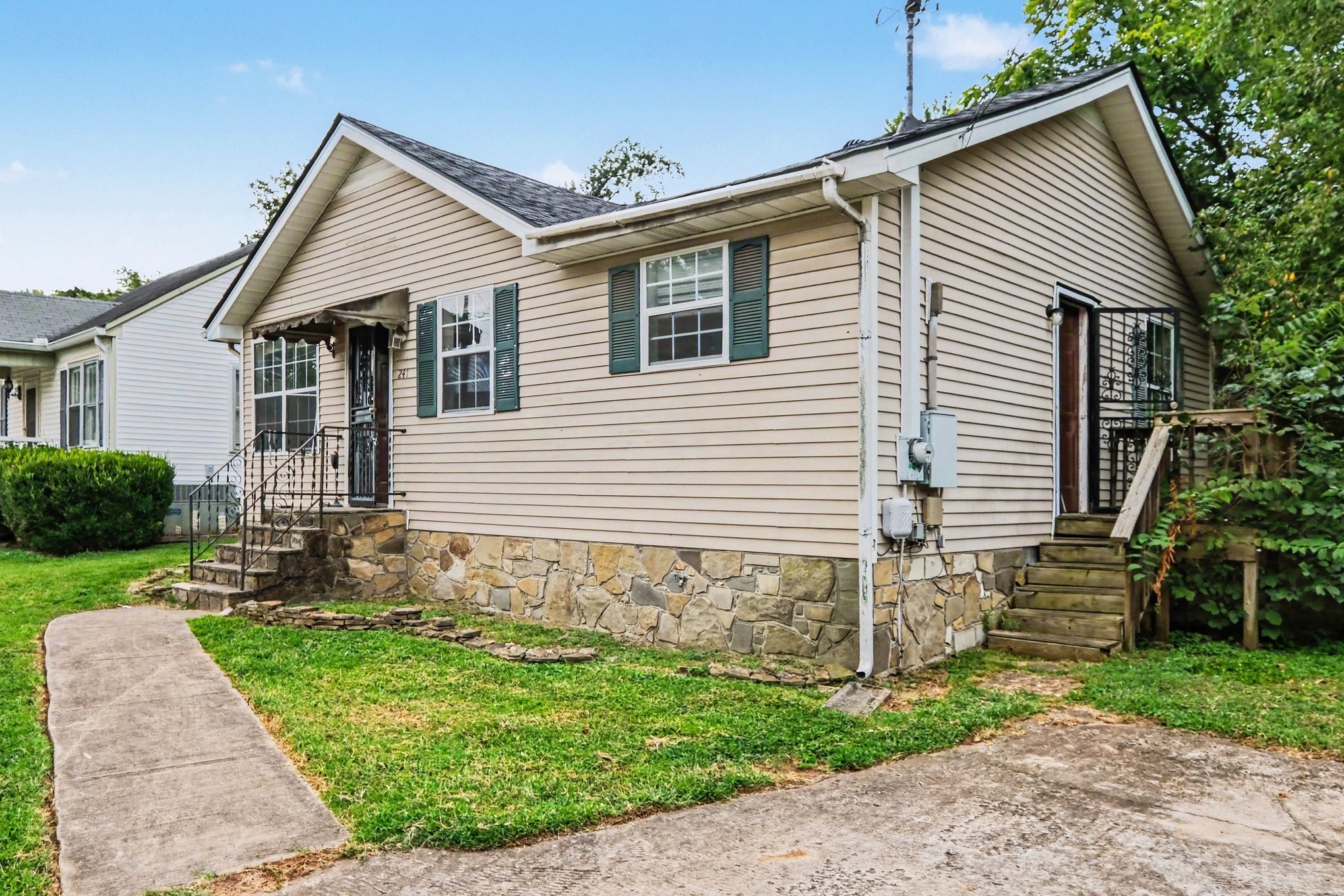 1st image of 241 E Park Ave, Gallatin, TN 37066 | MLS# 3527911