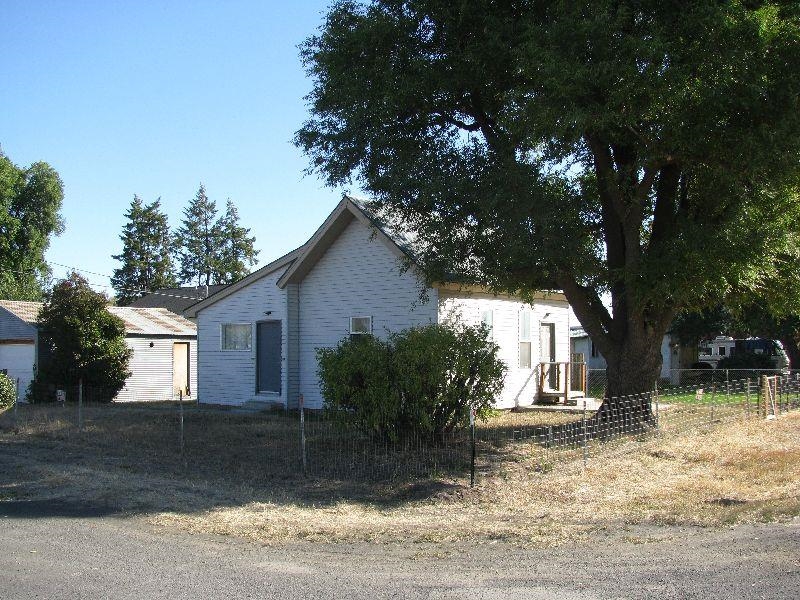 Homes for sale in Davenport, WA | 820 Jefferson St, Davenport, WA 99122 | MLS# 202411908