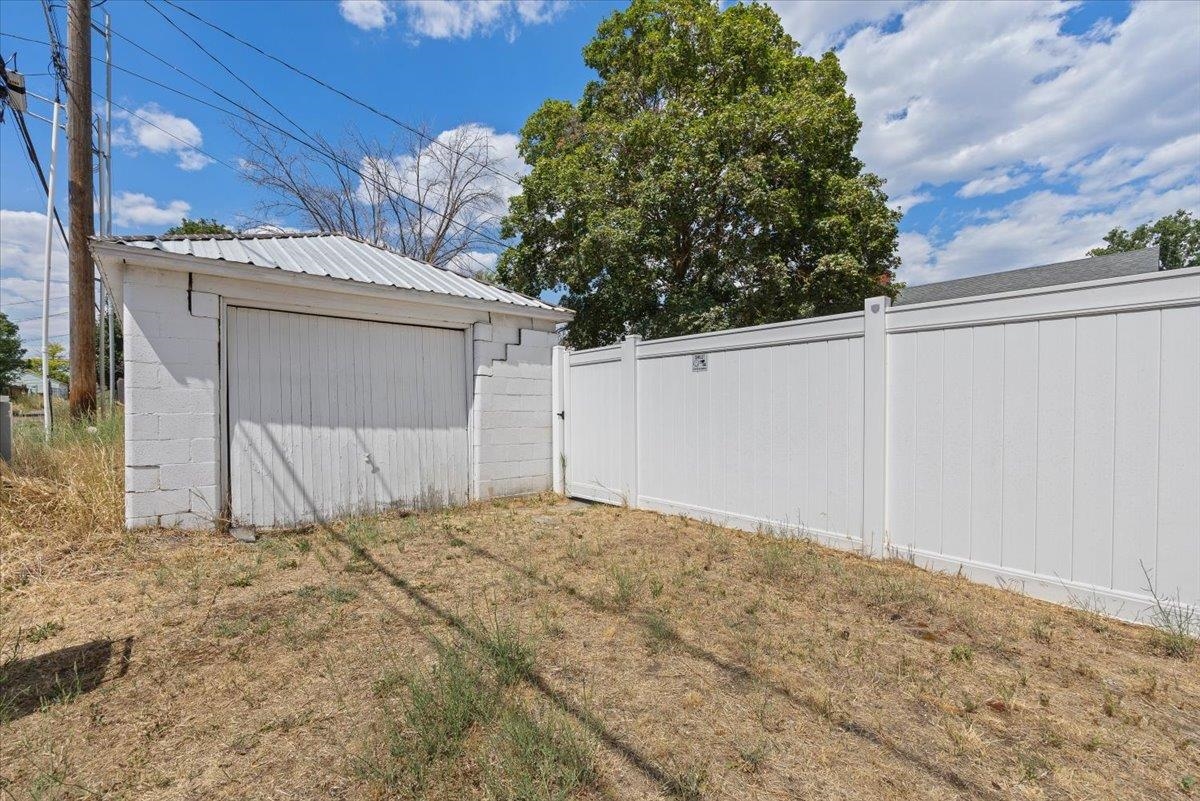 Homes for sale in Spokane, WA | 2204 E Joseph Ave, Spokane, WA 99207 | MLS# 202524119