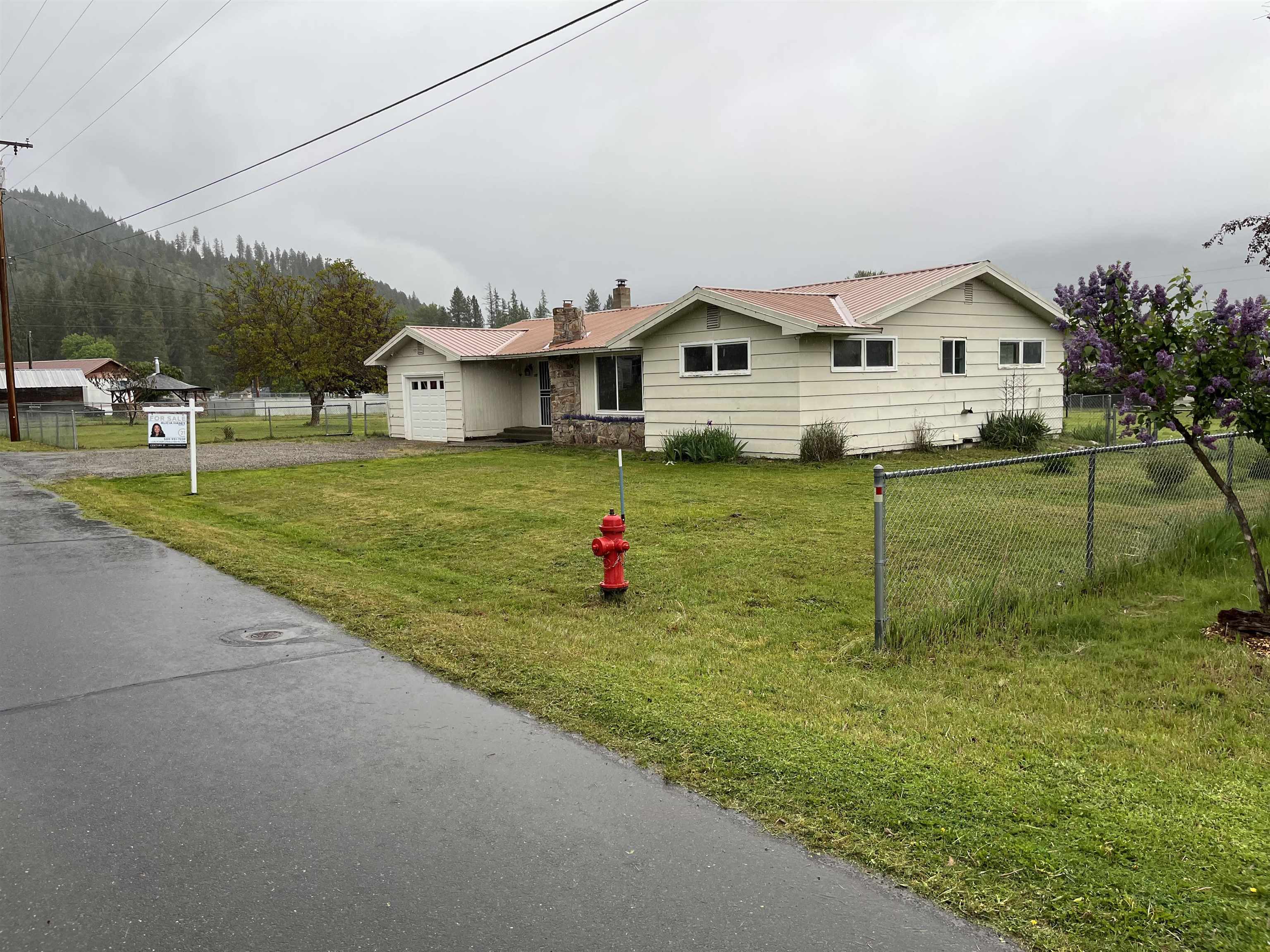 Homes for sale in Ione, WA | 105 S 7th Ave, Ione, WA 99139 | MLS# 202612124