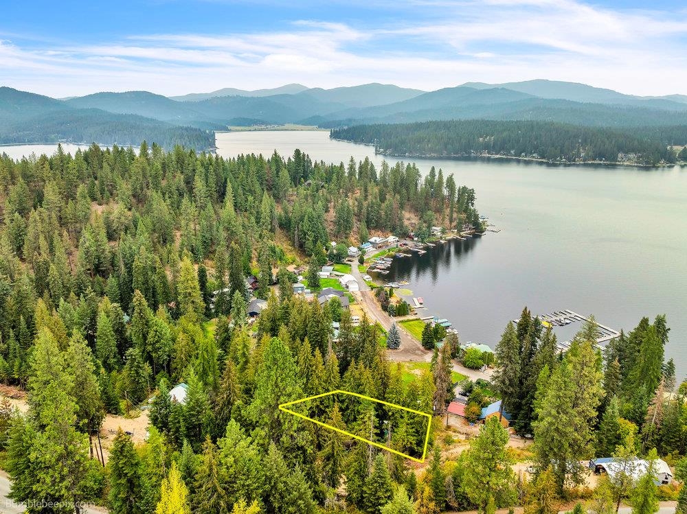 Homes for sale in Newman Lake, WA | 11711 N Honeymoon Bay Rd, Newman Lake, WA 99025 | MLS# 202615301