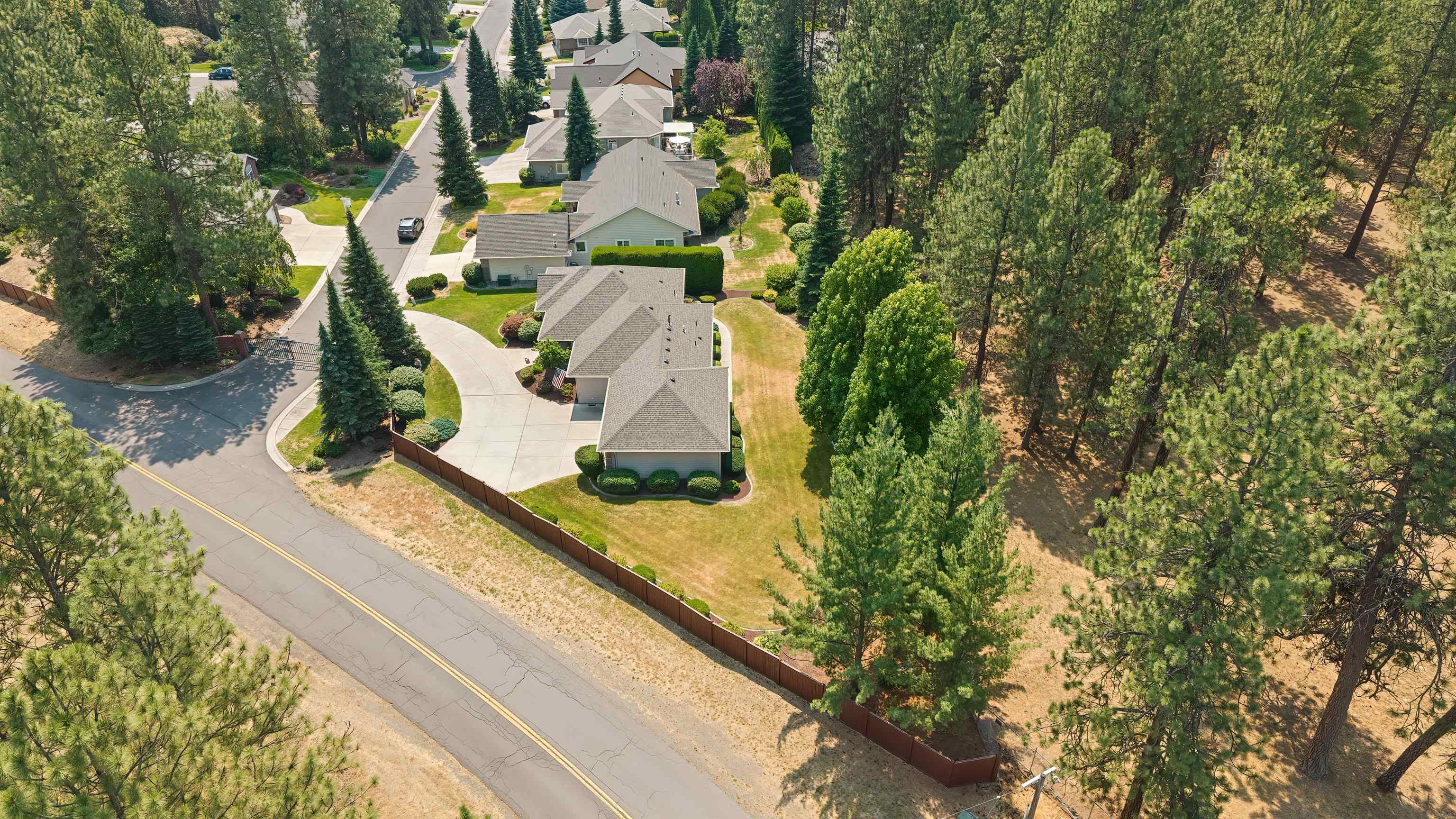 46th image of 7015 N East Bluff Ct, Spokane, WA 99208 | MLS# 202621896