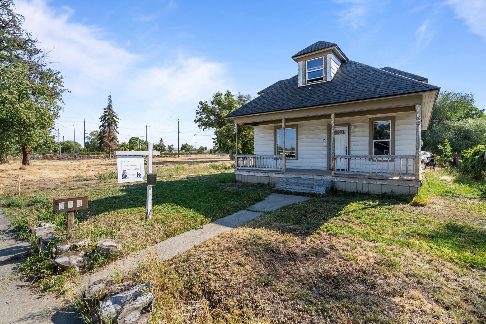 33rd image of 323 S Fiske St, Spokane, WA 99202 | MLS# 202623149
