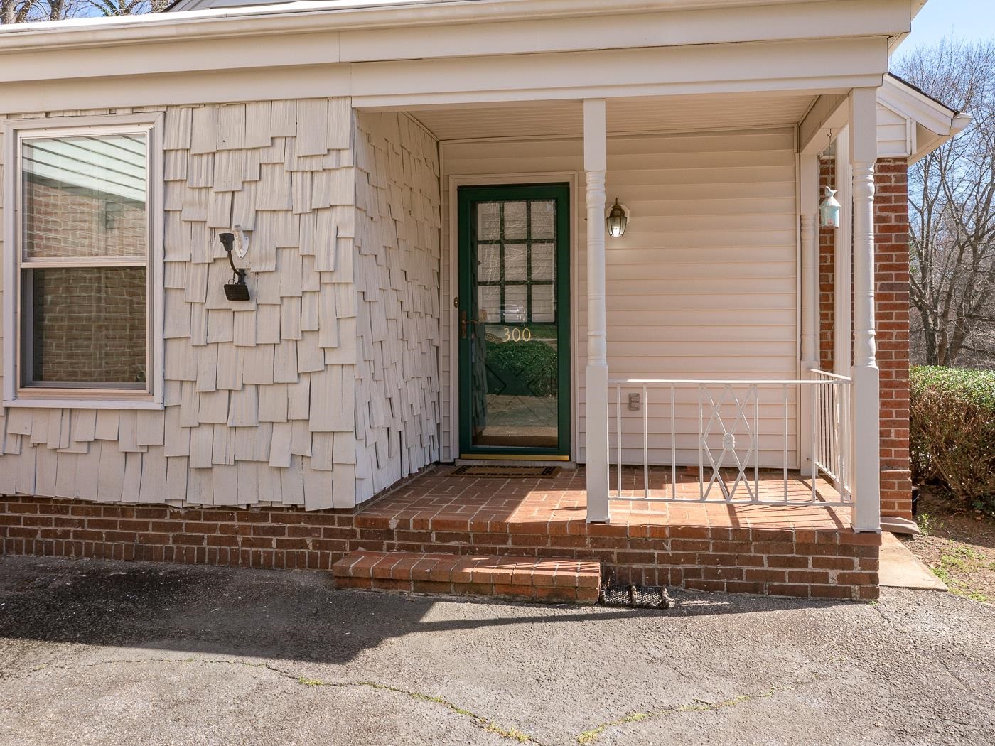 Homes for sale in Spartanburg, SC | 300 Lake Forest Dr, Spartanburg, SC 29307 | MLS# SPN288073