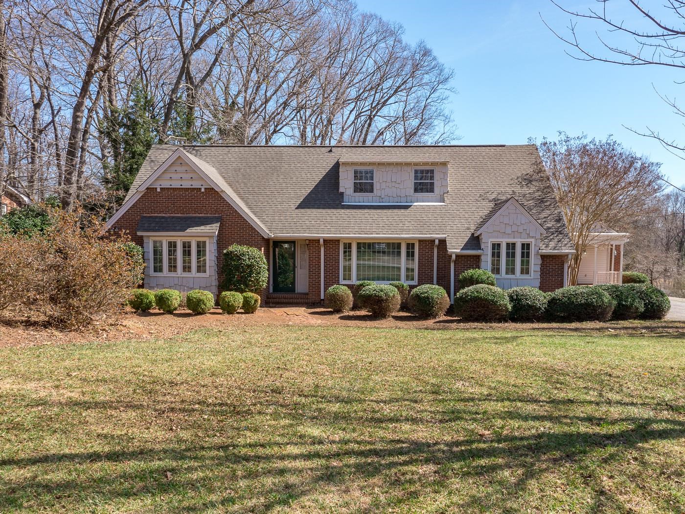 Homes for sale in Spartanburg, SC | 300 Lake Forest Dr, Spartanburg, SC 29307 | MLS# SPN288073