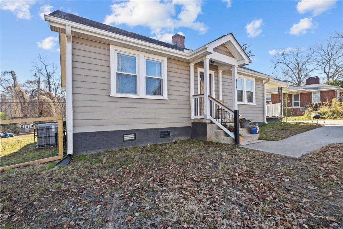 Homes for sale in Spartanburg, SC | 812 Chesnee Hwy, Spartanburg, SC 29303 | MLS# SPN327205