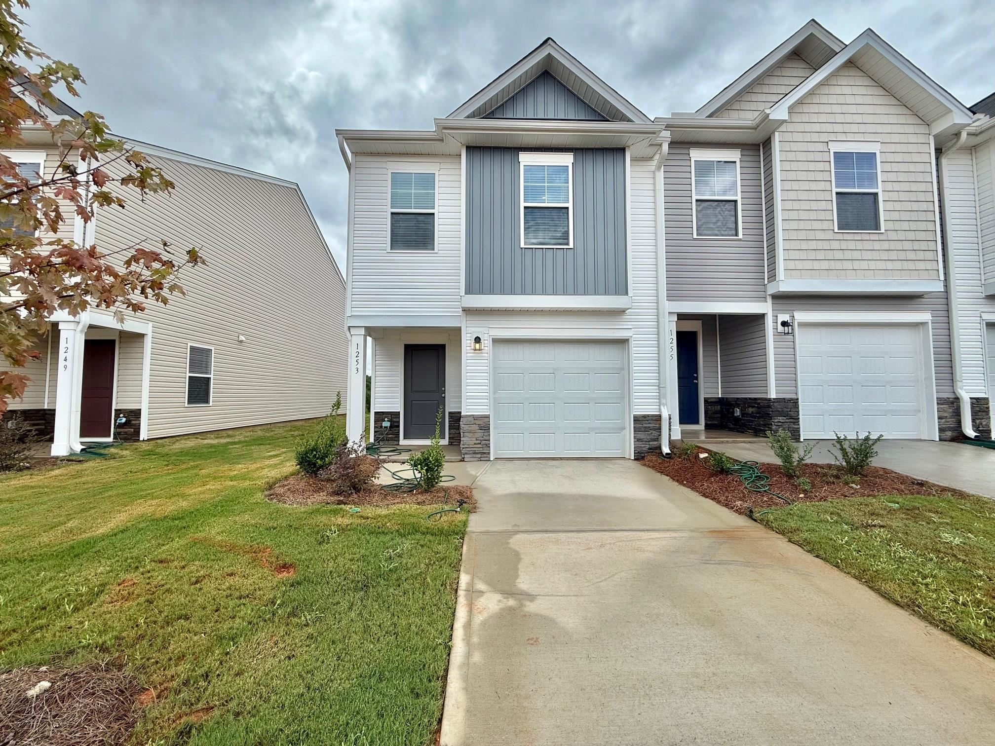 Homes for sale in Spartanburg, SC | 1253 Forestbrook Ln, Spartanburg, SC 29303 | MLS# SPN328046