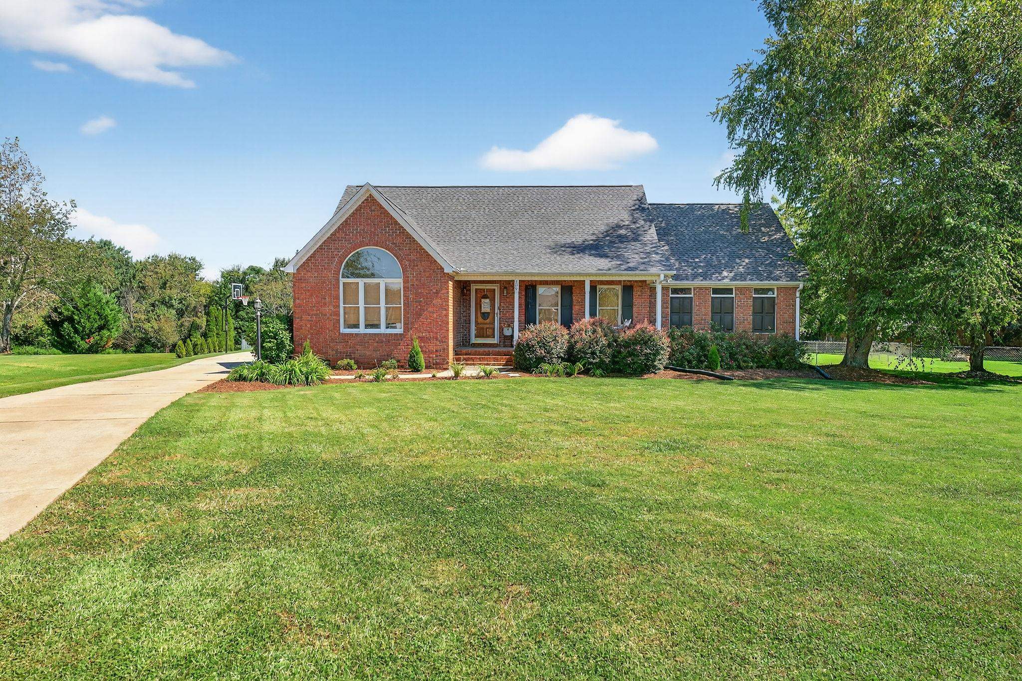 Homes for sale in Boiling Springs, SC | 309 Silhouette Tr, Boiling Springs, SC 29316 | MLS# SPN328302