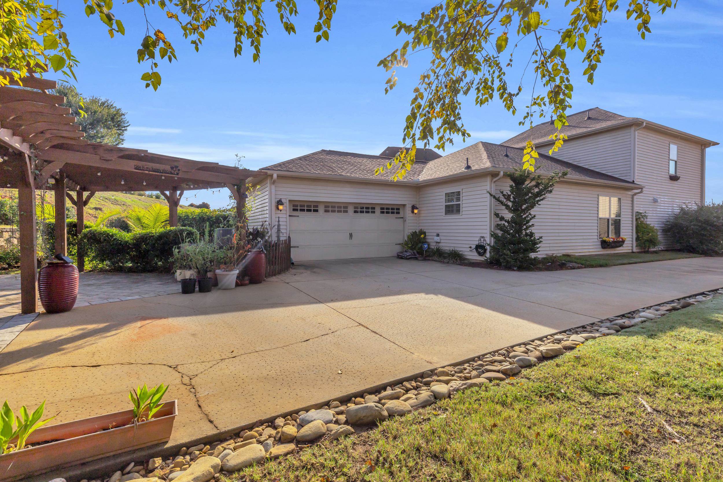 Homes for sale in Taylors, SC | 105 Bur Oak Dr, Taylors, SC 29687 | MLS# SPN328969