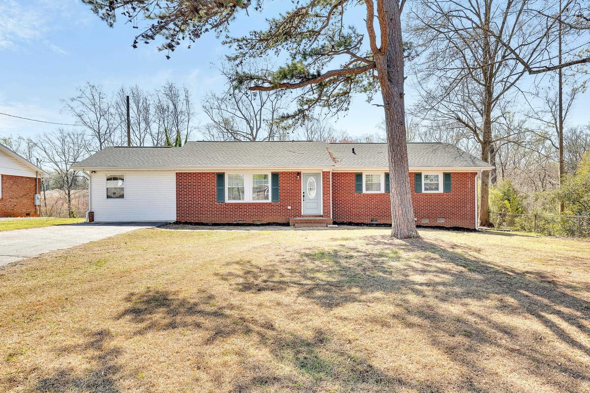 Homes for sale in Spartanburg, SC | 197 Stribilng Cir, Spartanburg, SC 29301 | MLS# SPN330268