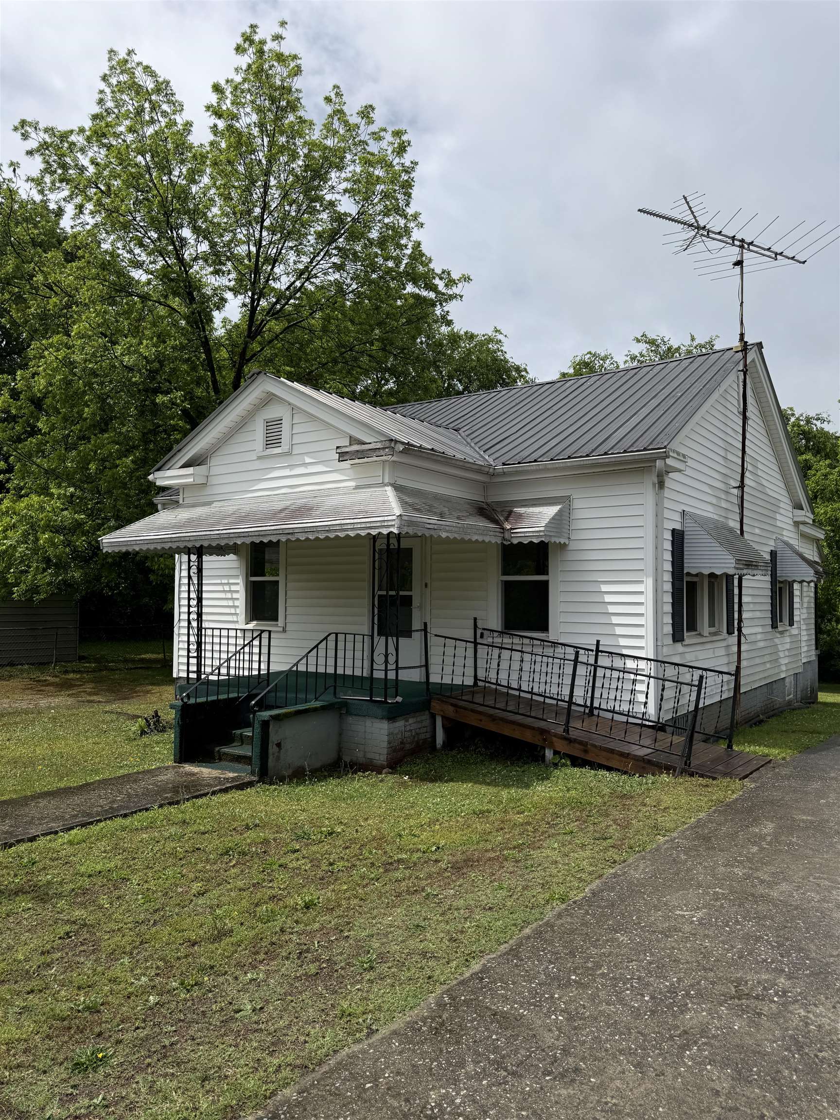 Photo 1 of Single family home for sale at 550 Leaman Ave, Whitmire, SC 29178 | MLS# SPN331635 | Listing updated on 2026-09-03