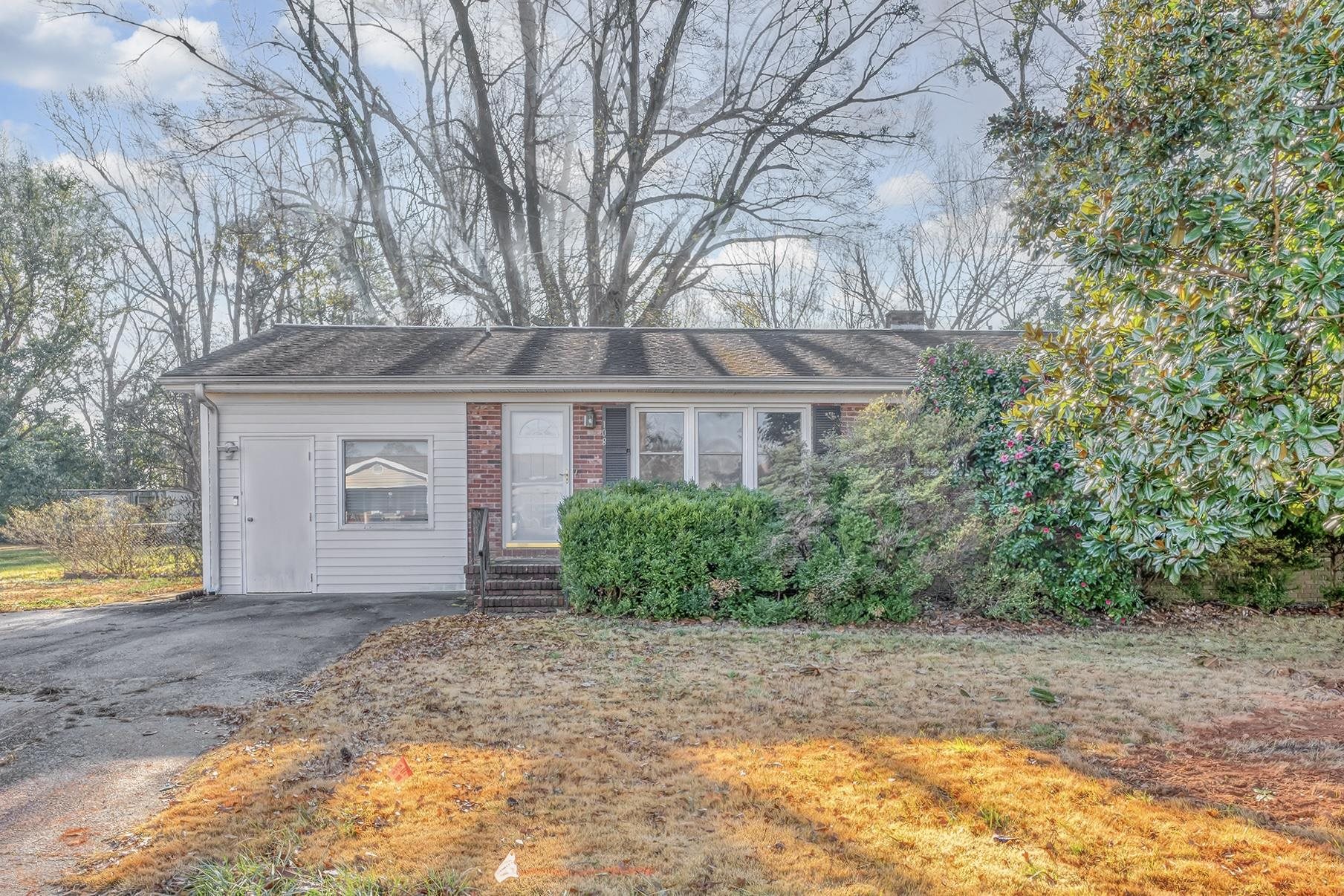 Homes for sale in Boiling Springs, SC | 108 Mcdowell Dr, Boiling Springs, SC 29316 | MLS# SPN332443