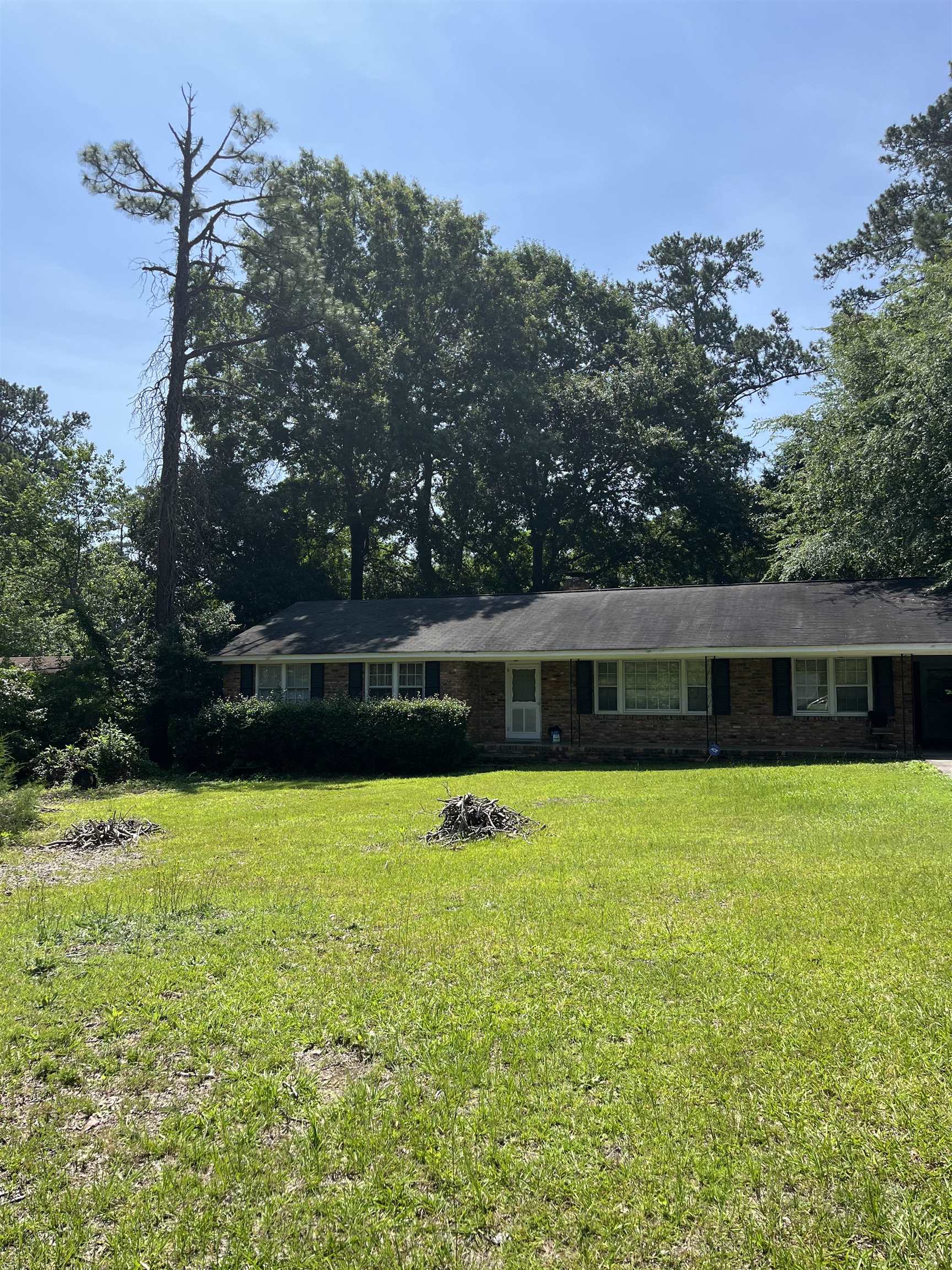 Photo 3 of Sale Pending at 186 Morningside Dr, Columbia, SC 29210 | MLS# SPN333277 | Listing updated on 2026-09-04
