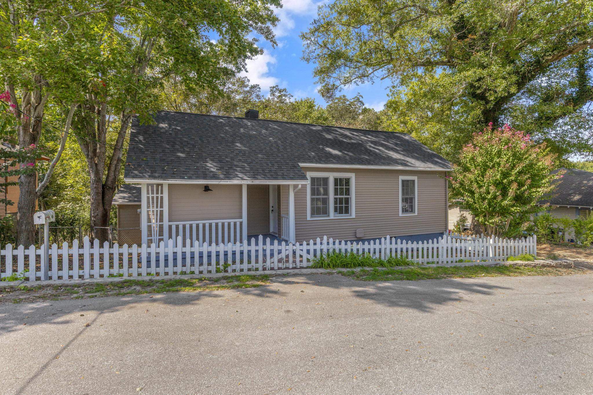 Homes for sale in Ware Shoals, SC | 9 Hampton St, Ware Shoals, SC 29692 | MLS# SPN333299