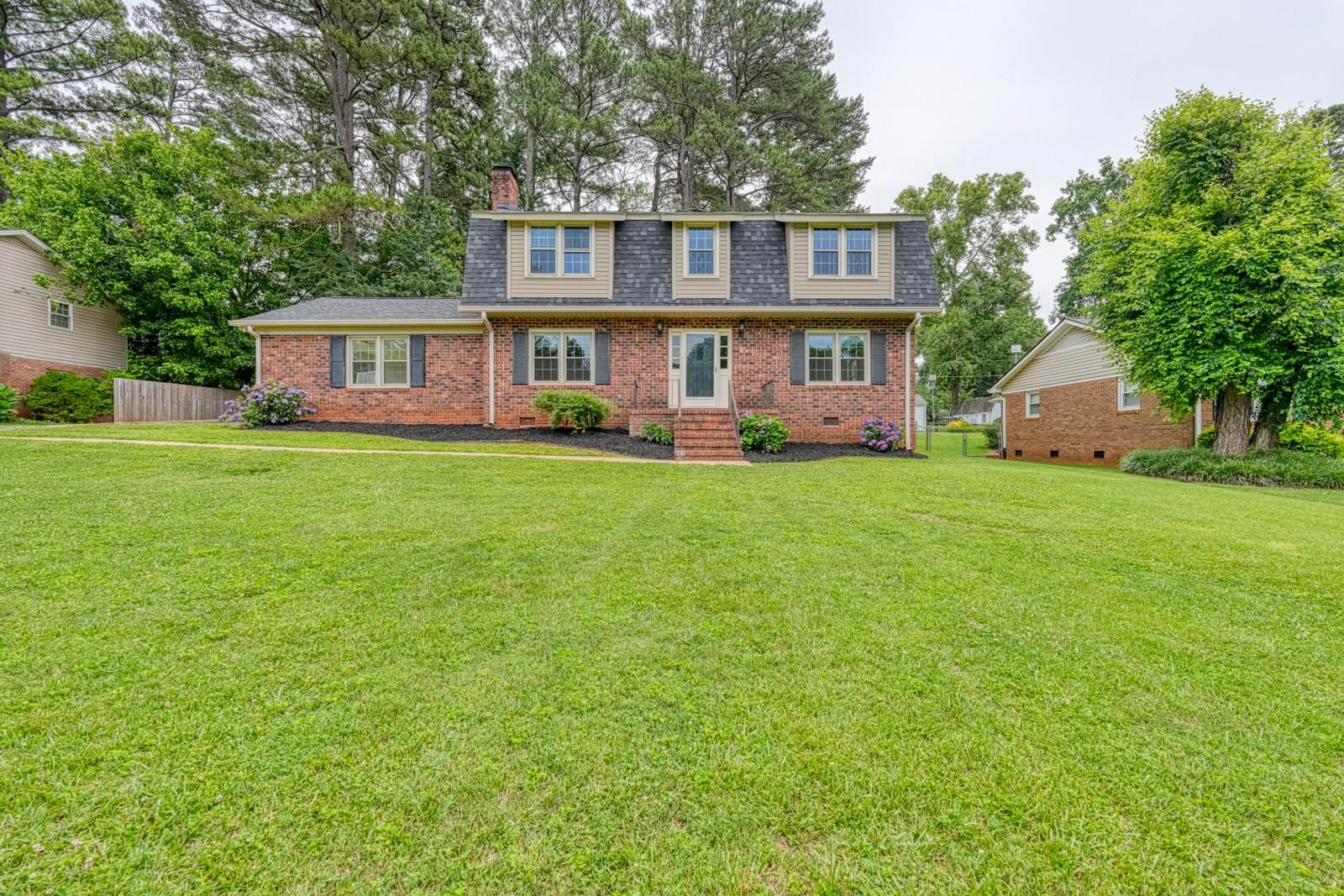 1st image of 210 Oakmont Dr, Boiling Springs, SC 29316 | MLS# SPN337339