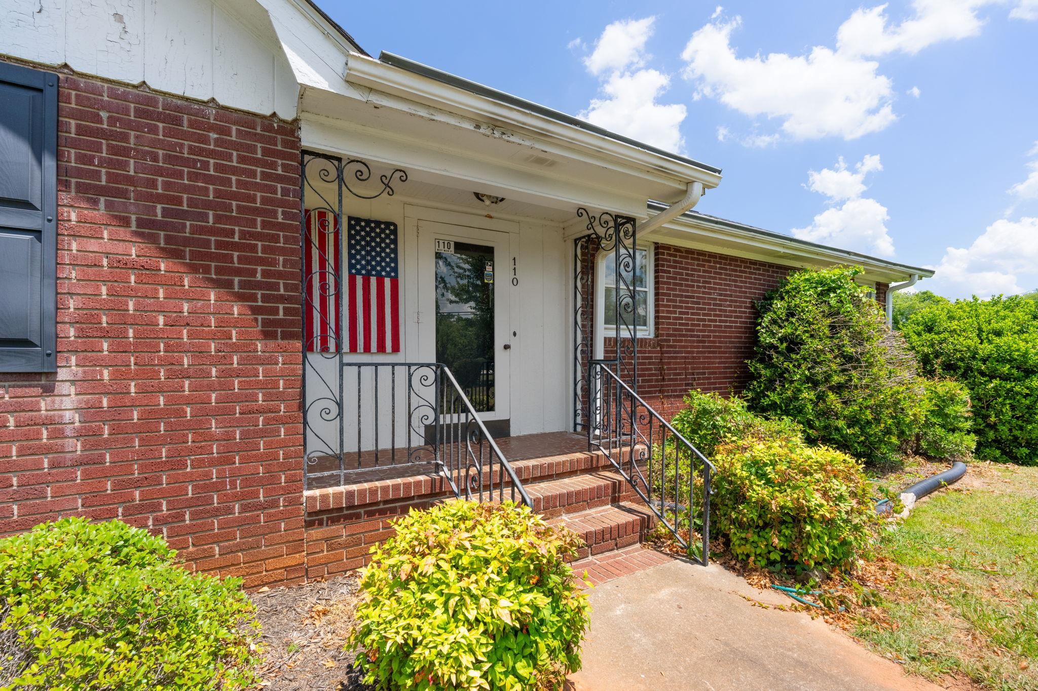 Homes for sale in Duncan, SC | 110 W Main St, Duncan, SC 29334 | MLS# SPN337398