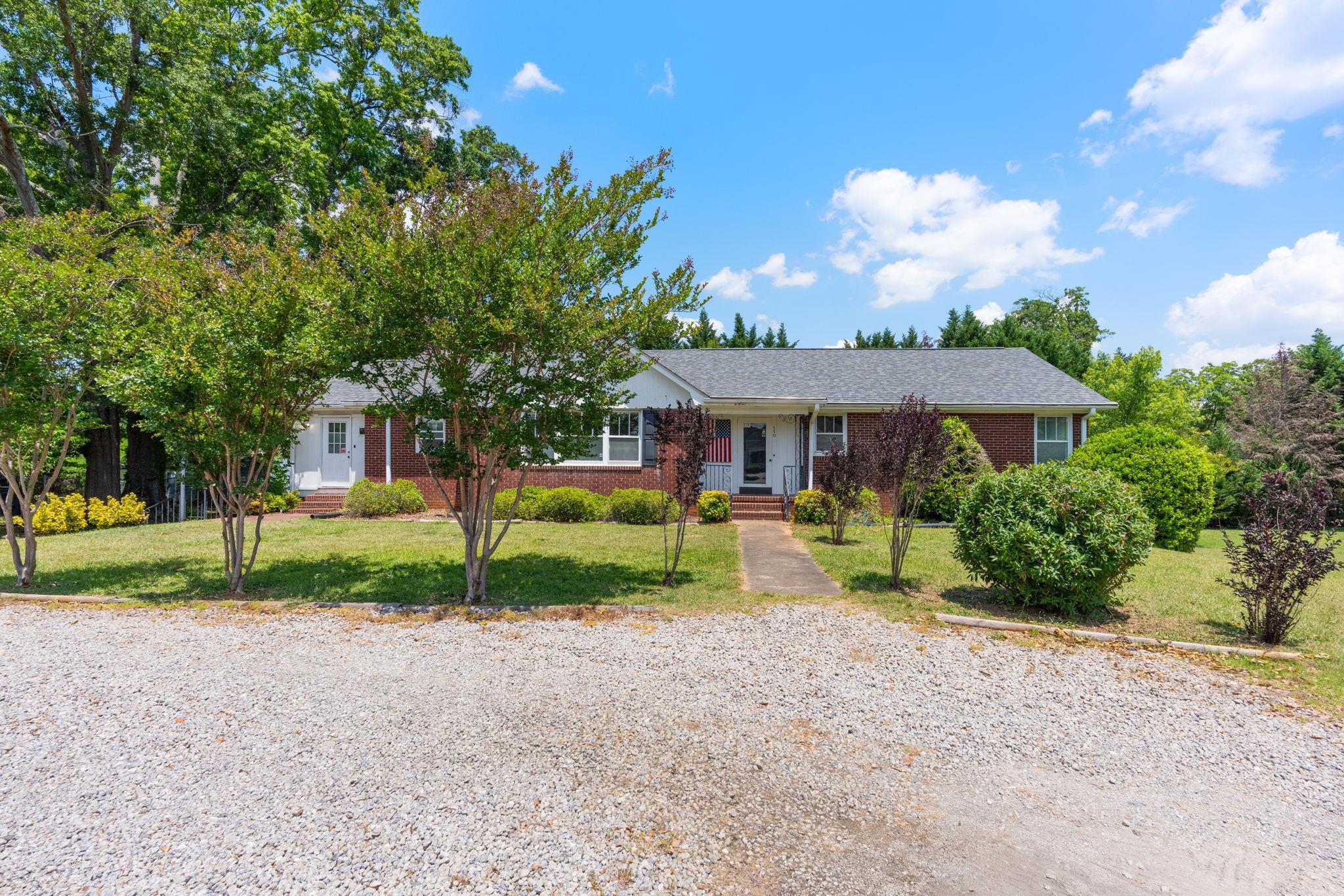Homes for sale in Duncan, SC | 110 W Main St, Duncan, SC 29334 | MLS# SPN337398