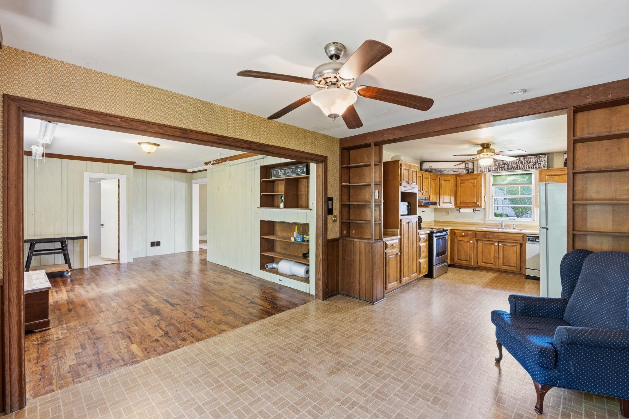 Homes for sale in Duncan, SC | 110 W Main St, Duncan, SC 29334 | MLS# SPN337398