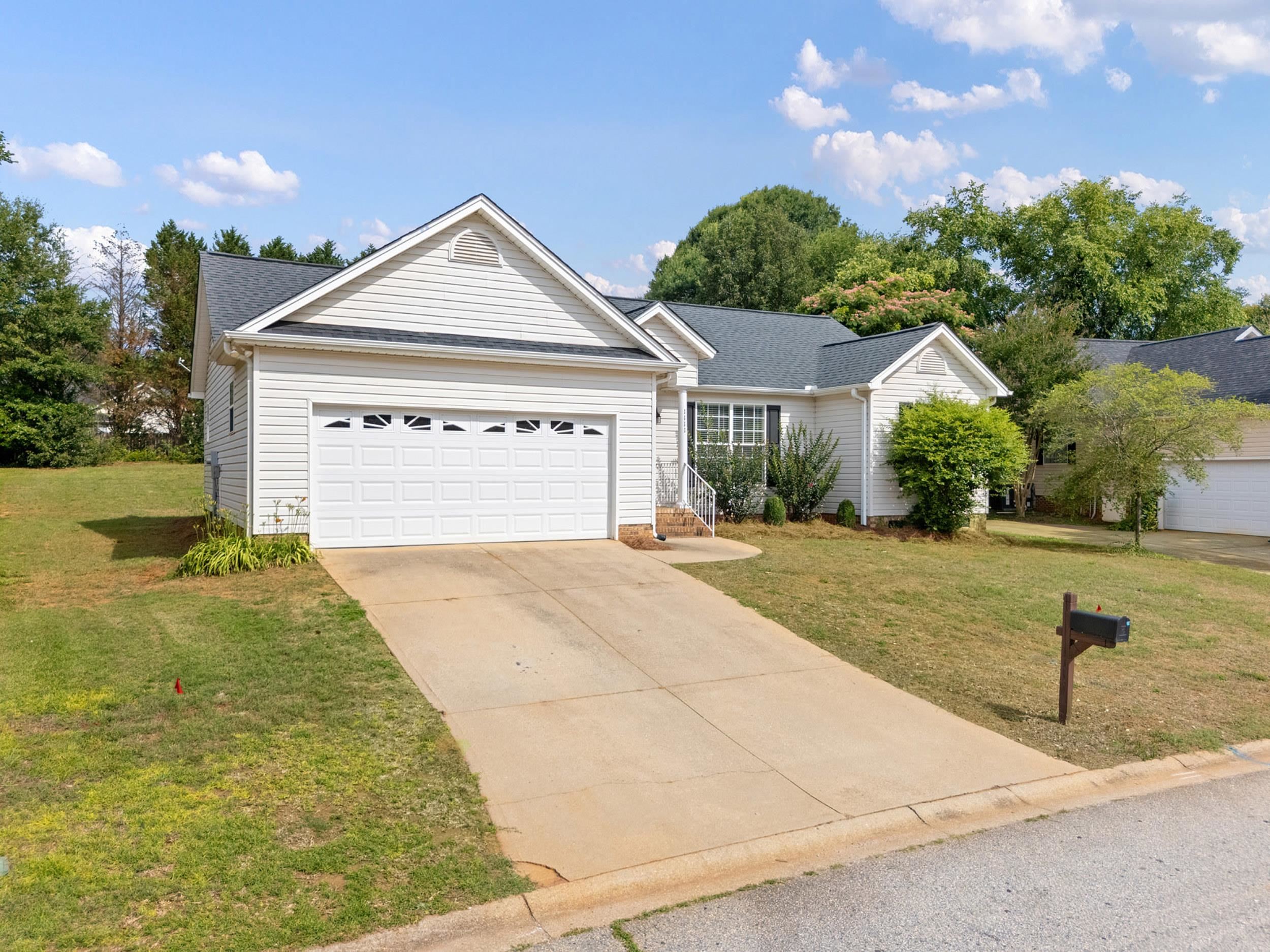 3rd image of 1111 Dunwoody Dr, Simpsonville, SC 29681 | MLS# SPN338133