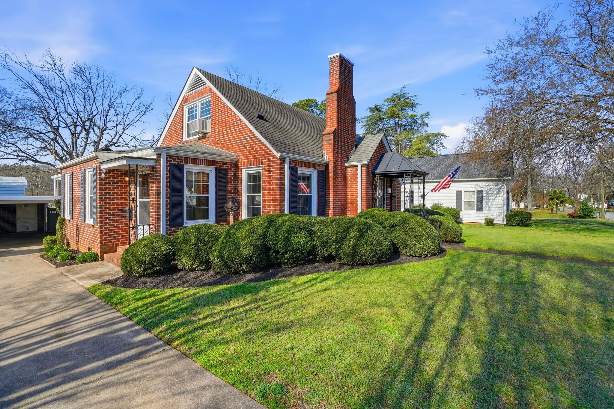 Photo 4 of Single family home for sale at 208 E Fairview Ave, Gaffney, SC 29340 | MLS# SPN338274 | Listing updated on 2026-09-05