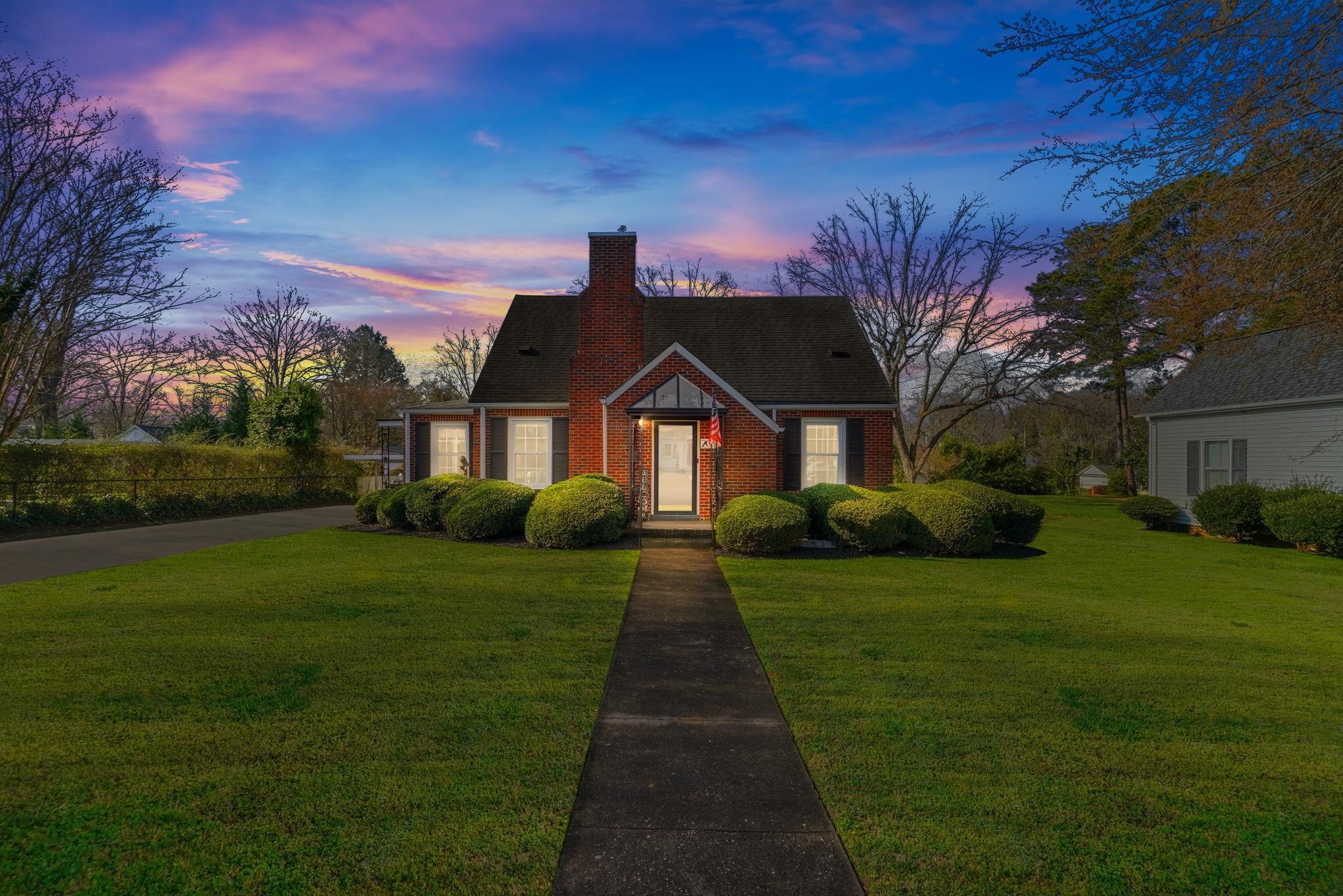Photo 2 of Single family home for sale at 208 E Fairview Ave, Gaffney, SC 29340 | MLS# SPN338274 | Listing updated on 2026-09-05