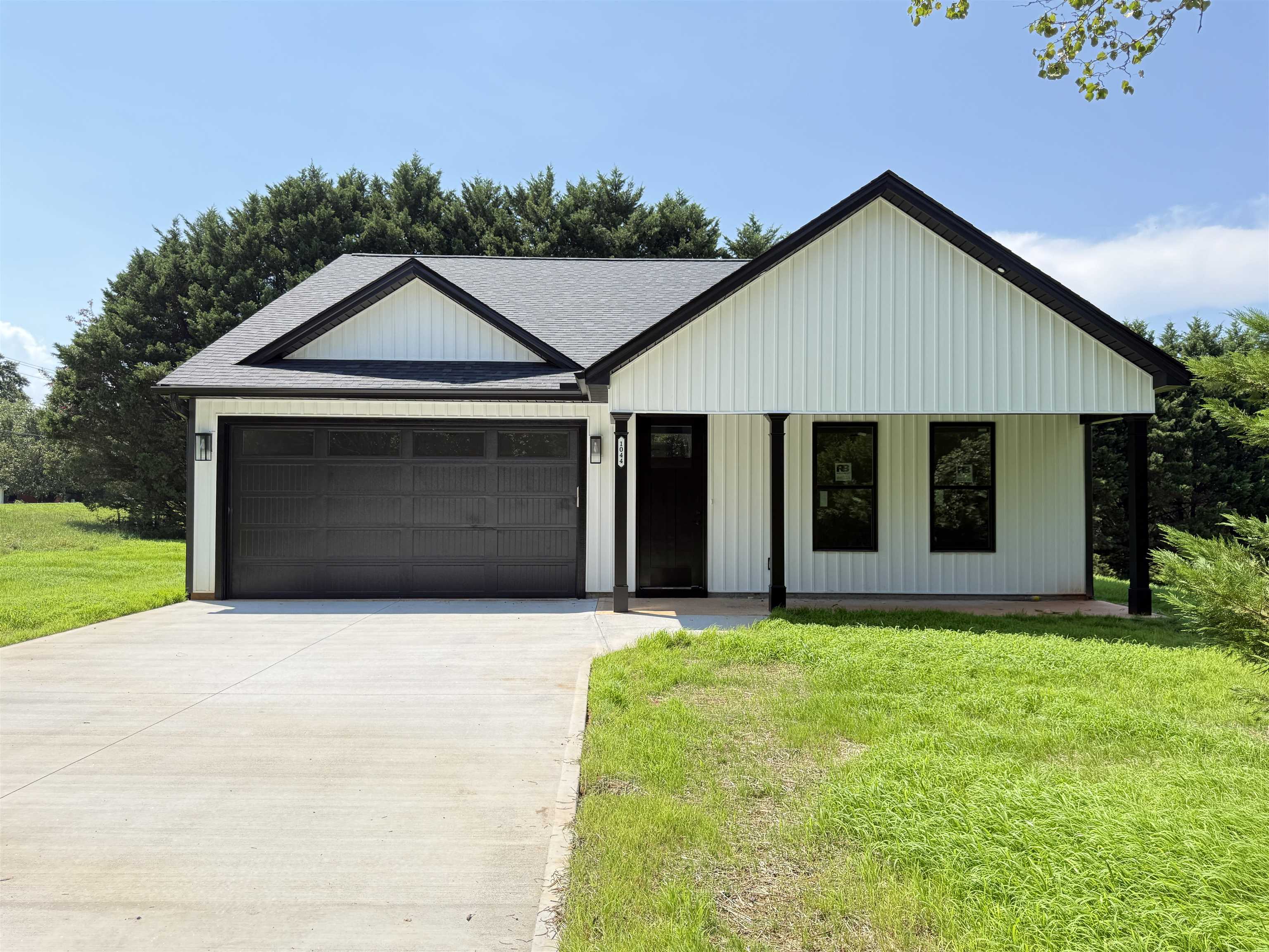 1st image of 1044 W 11 Hwy, Chesnee, SC 29323 | MLS# SPN338801
