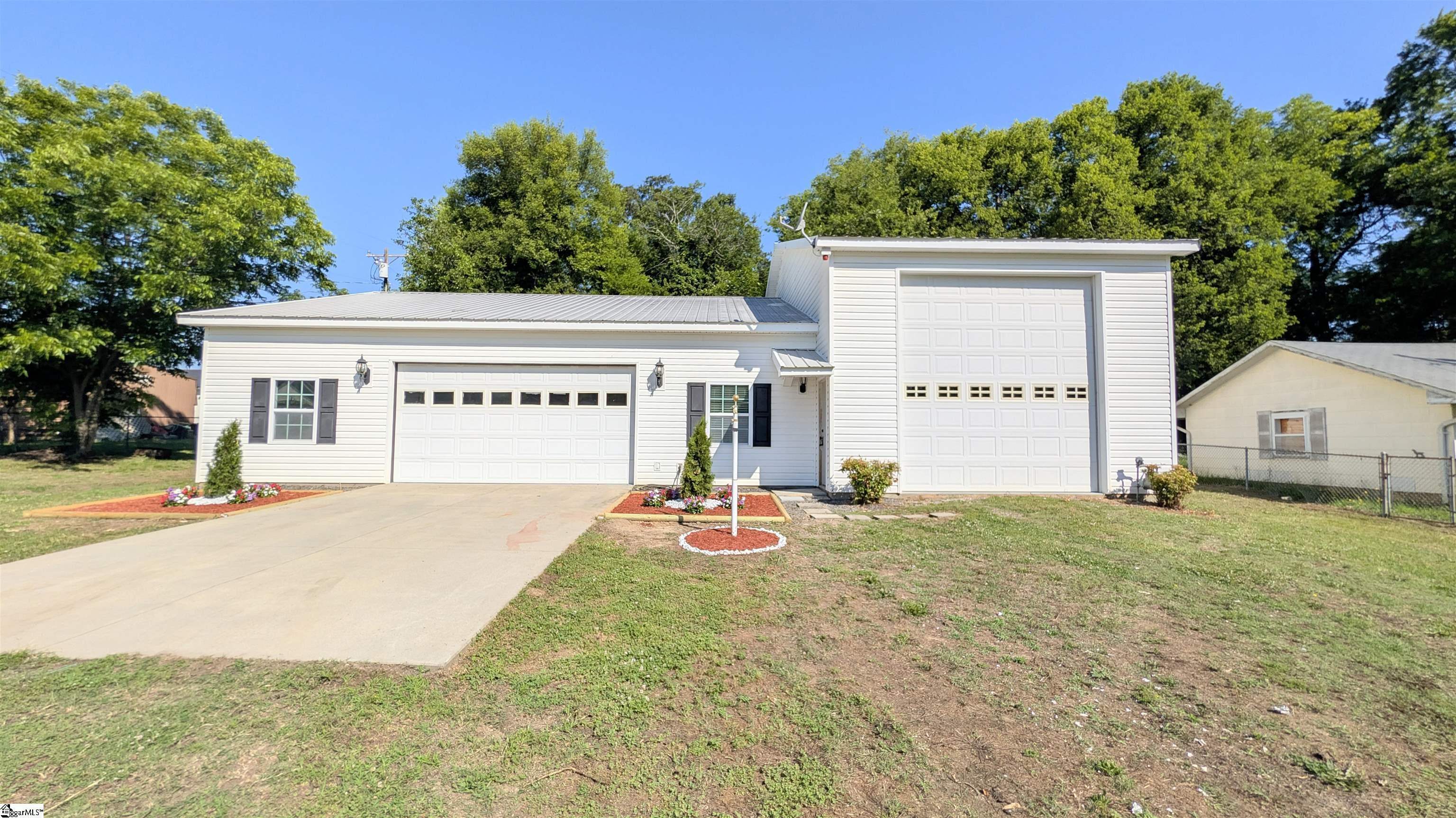 image of 193 Laurel St, Spartanburg, SC 29303 | MLS# SPN338828