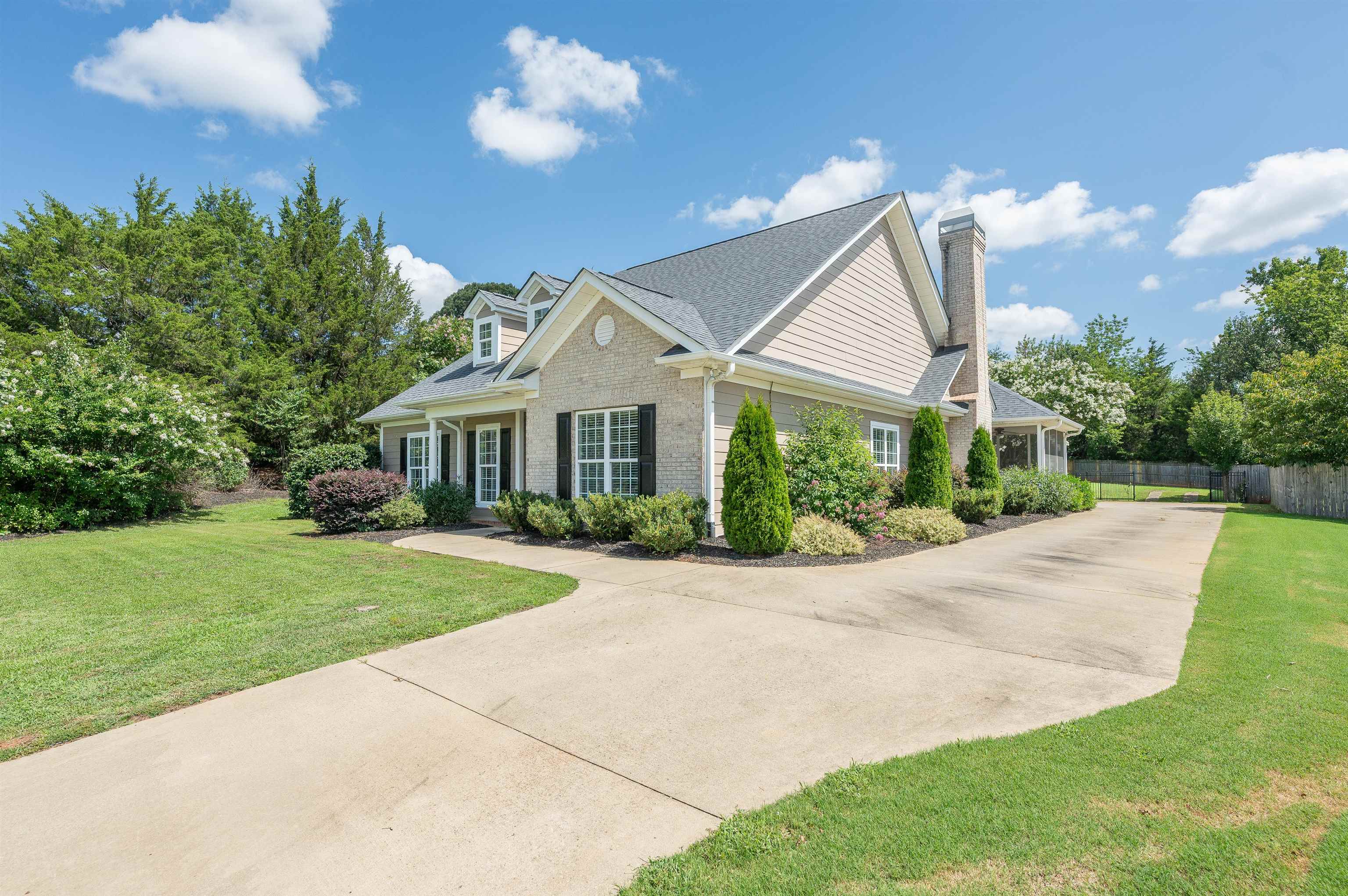 4th image of 1 Laurel Grove Dr, Simpsonville, SC 29681 | MLS# SPN339687