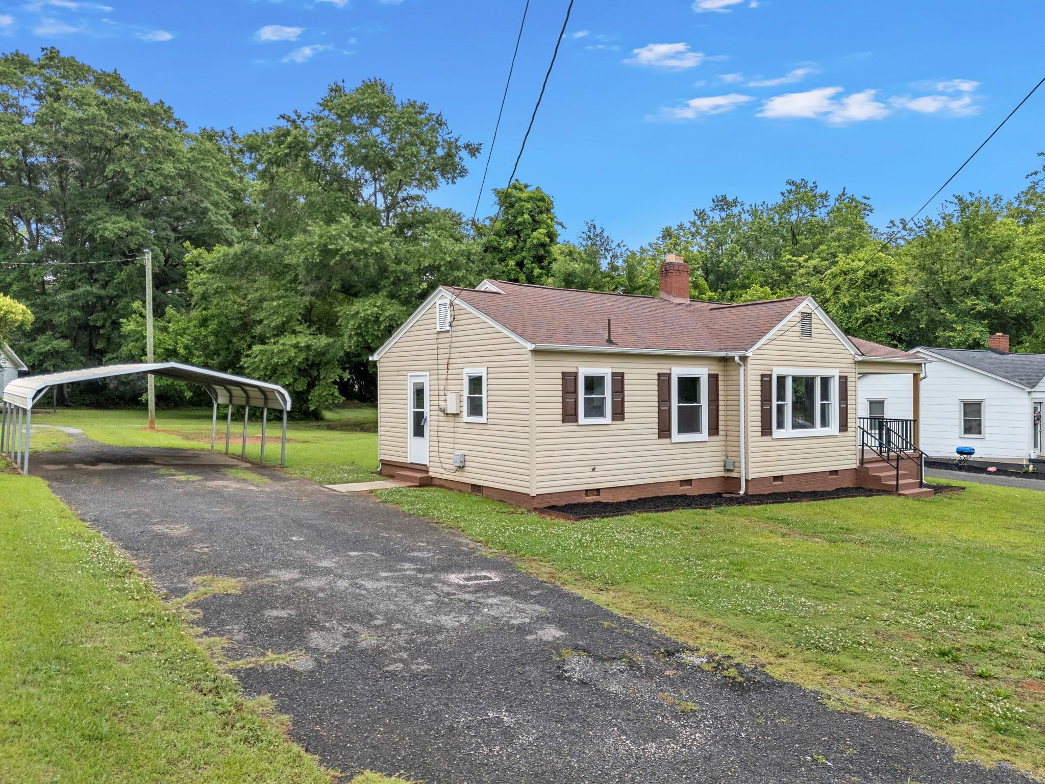 2nd image of 714 Holmes St, Gaffney, SC 29341 | MLS# SPN339883