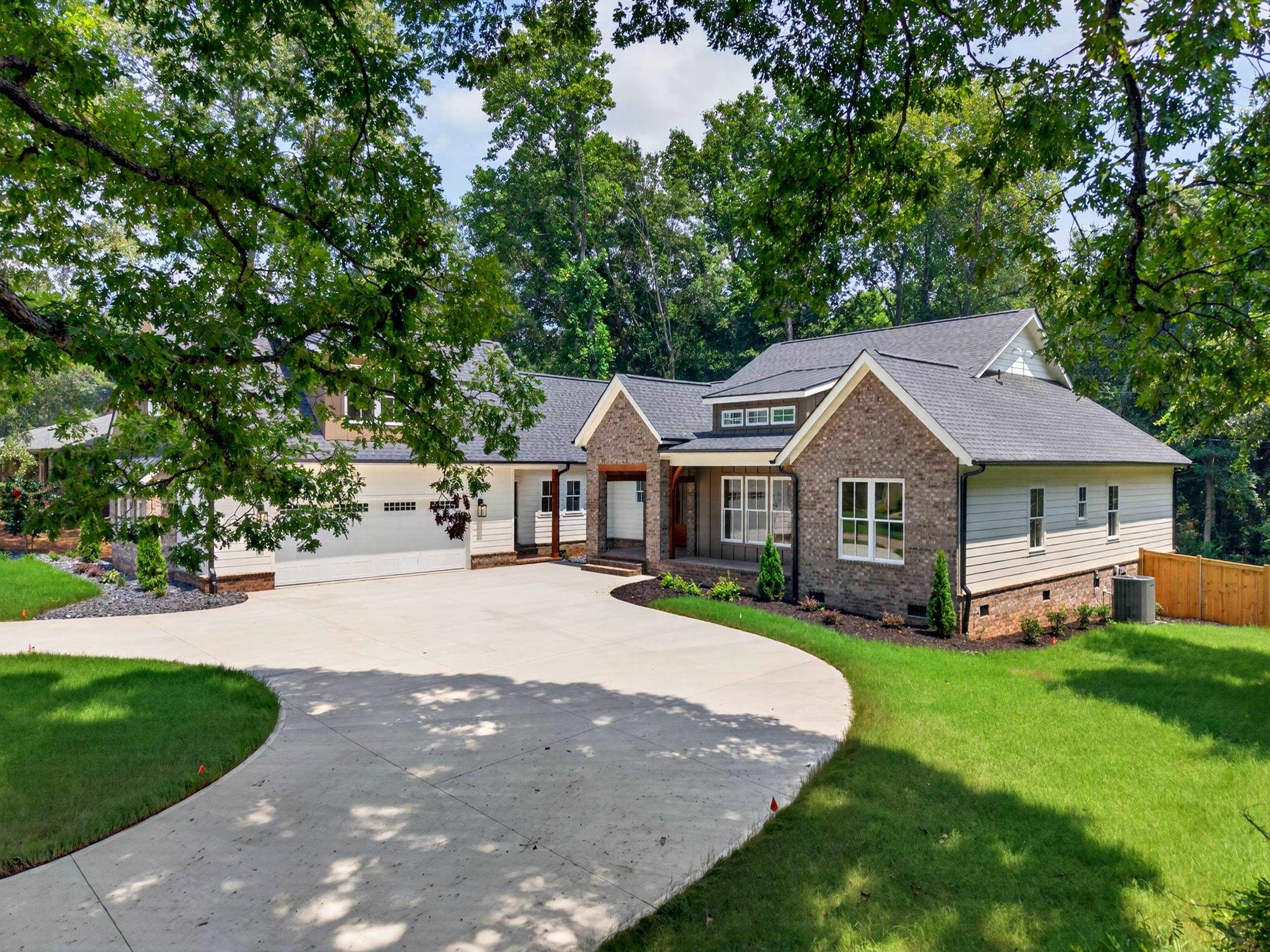 3rd image of 321 Dunbarton Ct, Spartanburg, SC 29307 | MLS# SPN340095