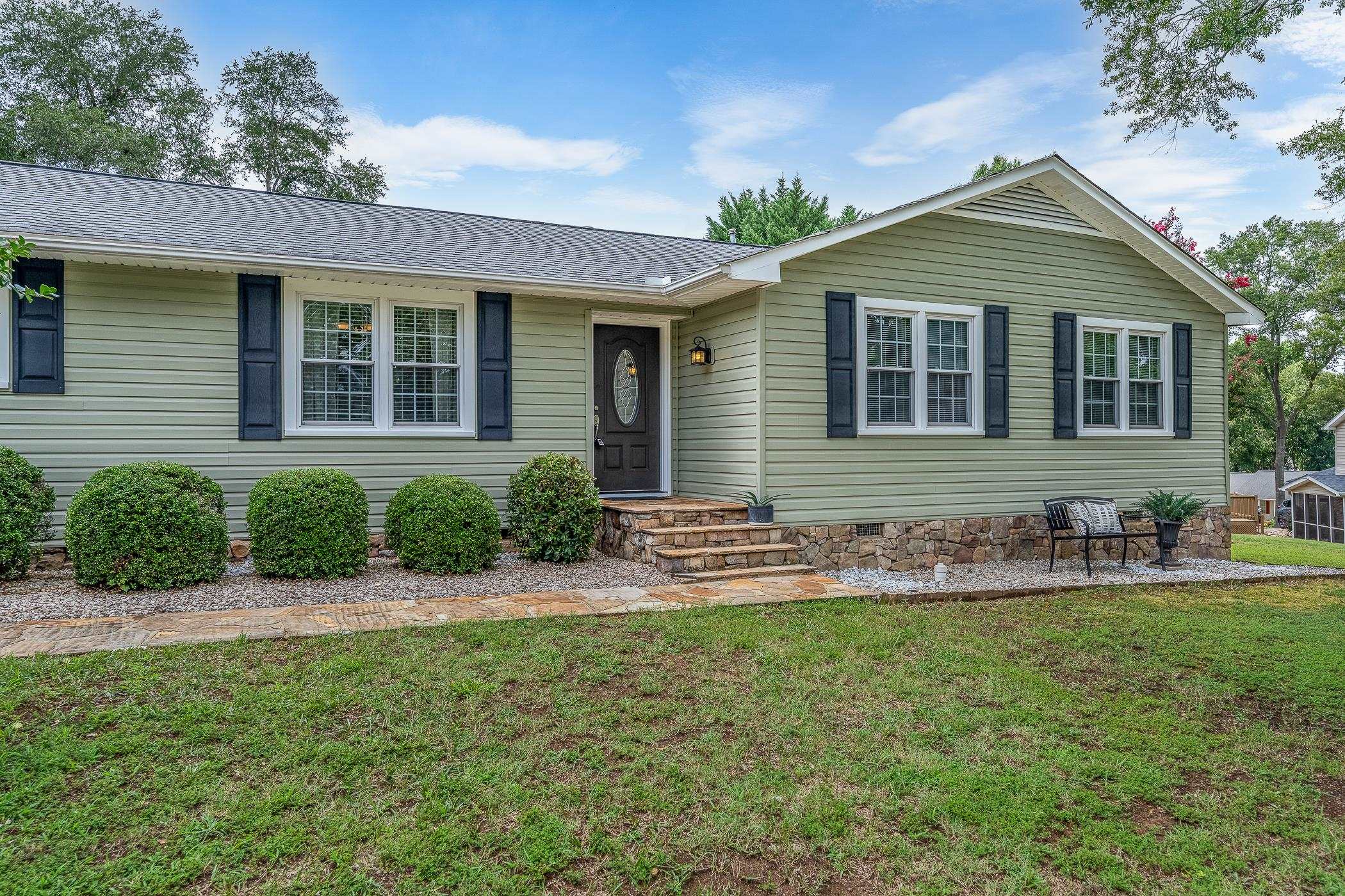 2nd image of 104 Menlo Dr, Simpsonville, SC 29680 | MLS# SPN340473