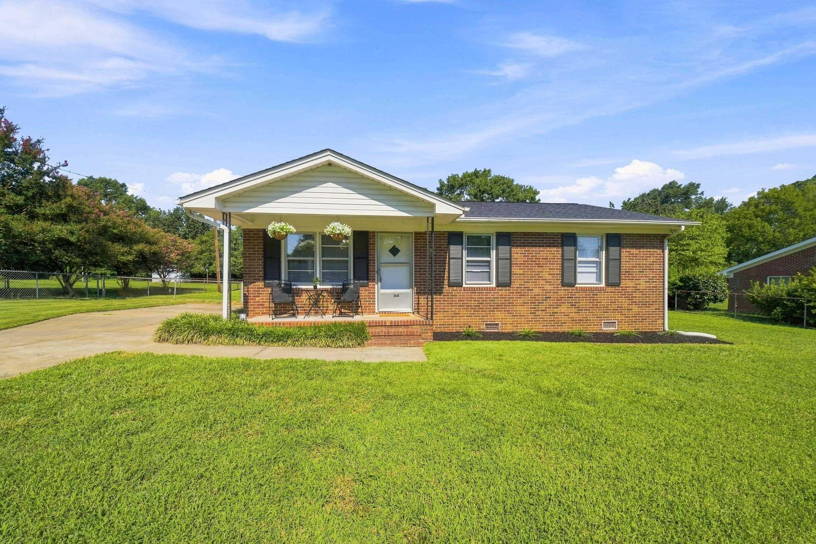 1st image of 104 Tower Dr, Moore, SC 29369 | MLS# SPN340867