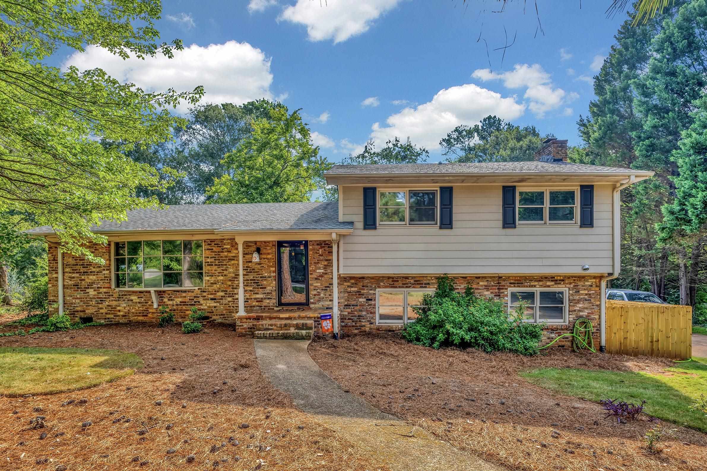 Photo 1 of Single family home for sale at 2209 Edgefield Rd, Spartanburg, SC 29302 | MLS# SPN341258 | Listing updated on 2026-09-03