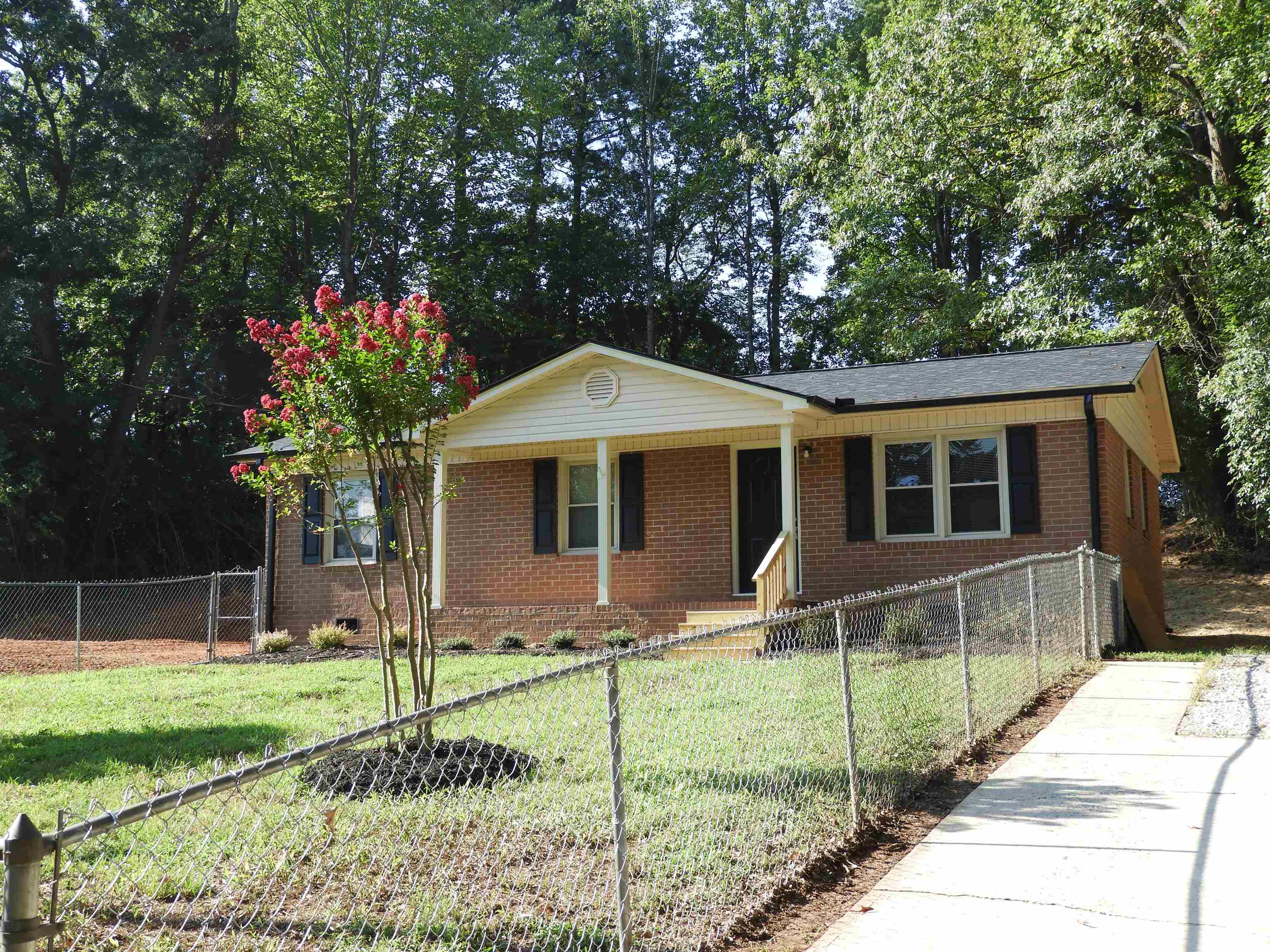 Photo 2 of Single family home for sale at 147 Crestmont Dr, Gaffney, SC 29340 | MLS# SPN341370 | Listing updated on 2026-09-05